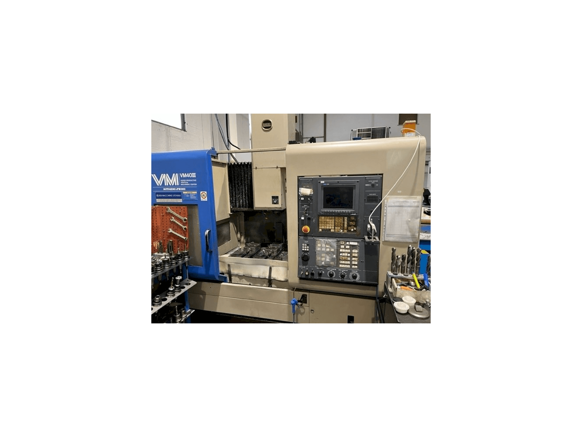 Koneen HITACHI SEIKI VM40 etunäkymä