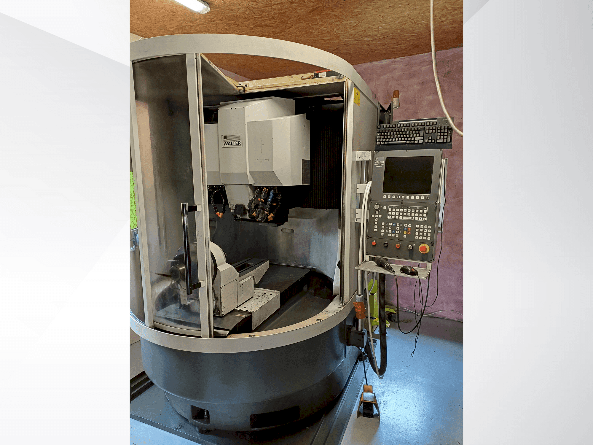 Koneen WALTER Helitronic Power Regrinder etunäkymä