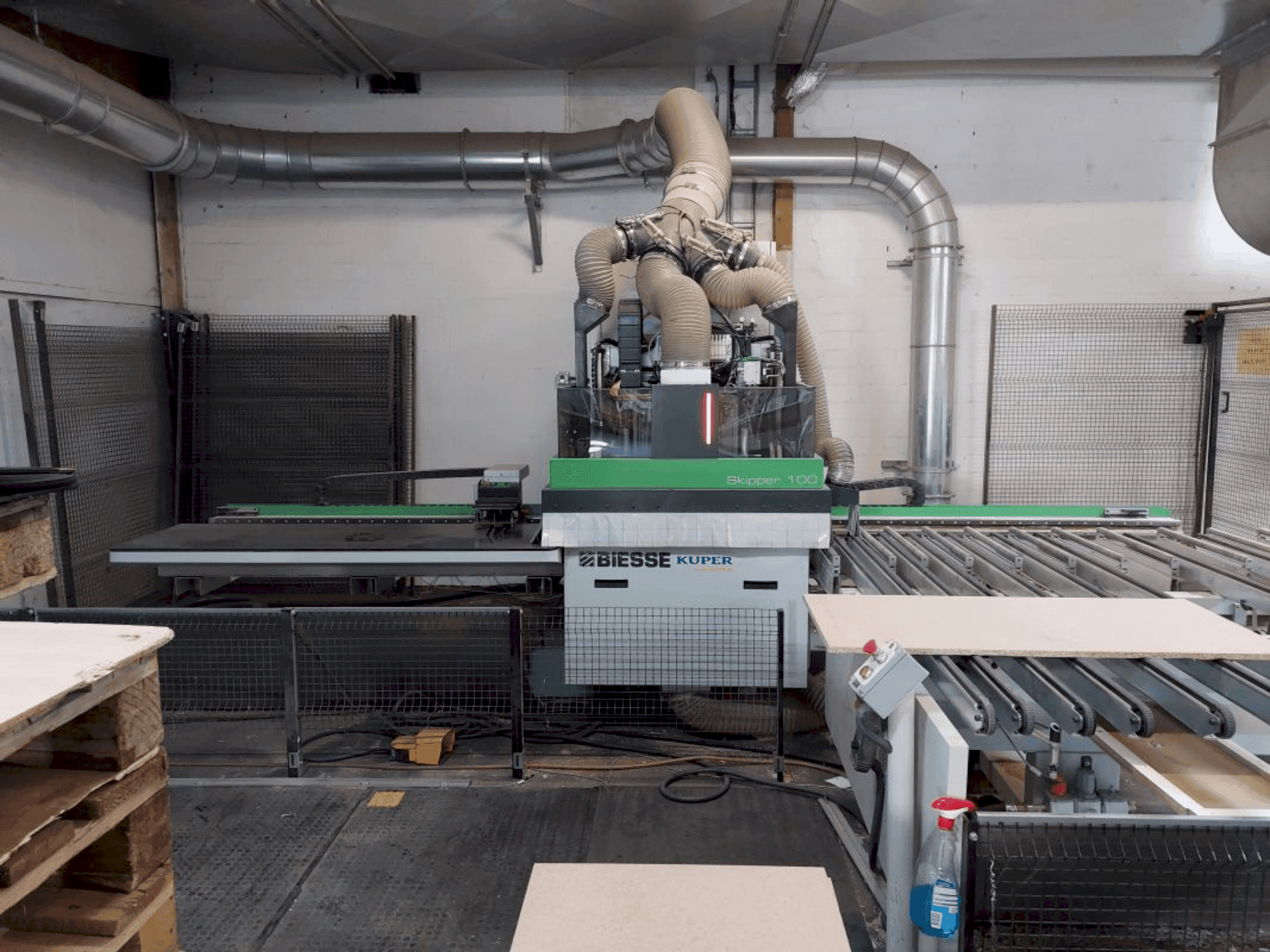 Koneen BIESSE SKIPPER 100 L etunäkymä