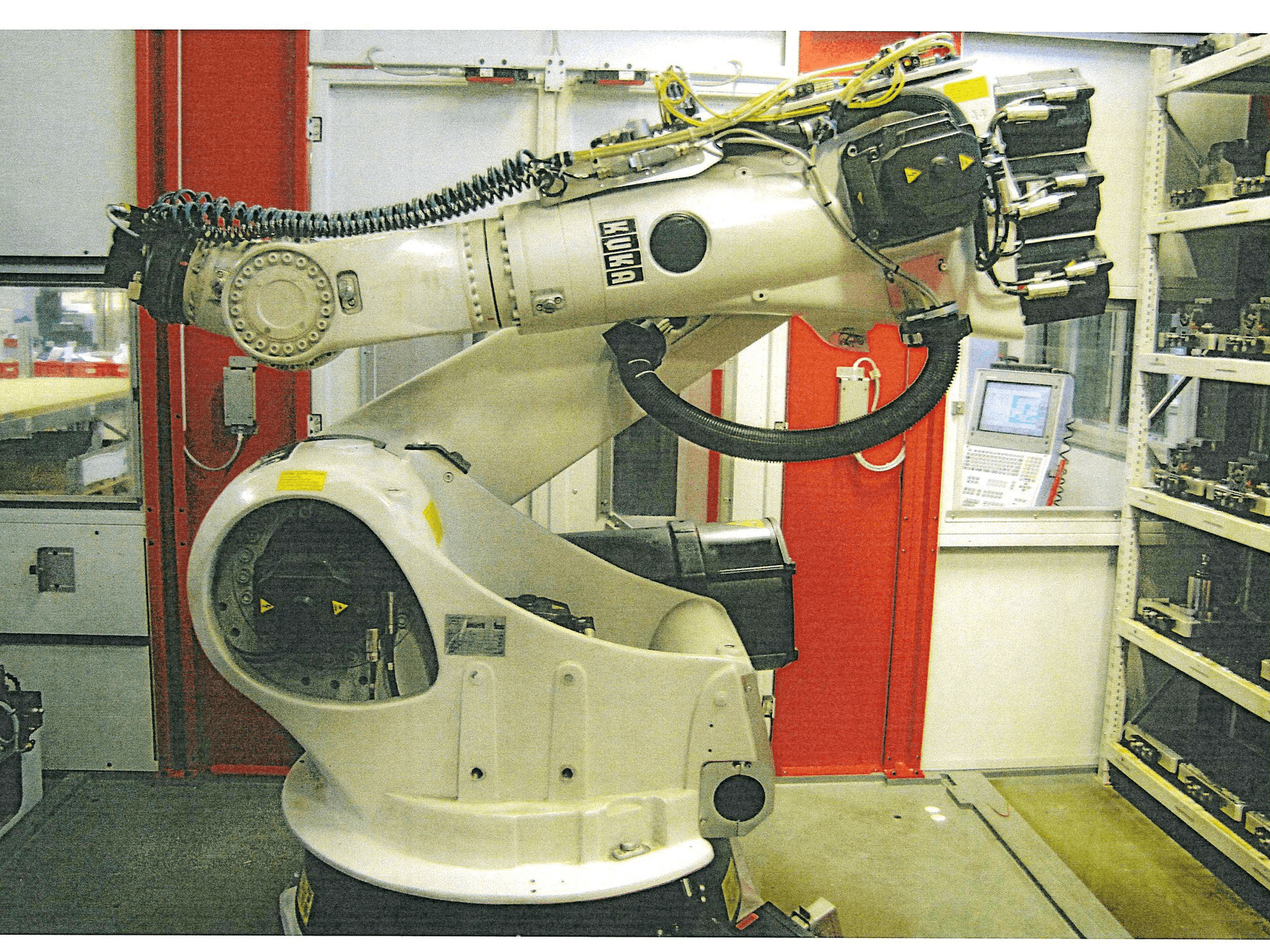 Koneen KUKA KR 150-2 2000 vasemman sivun näkymä