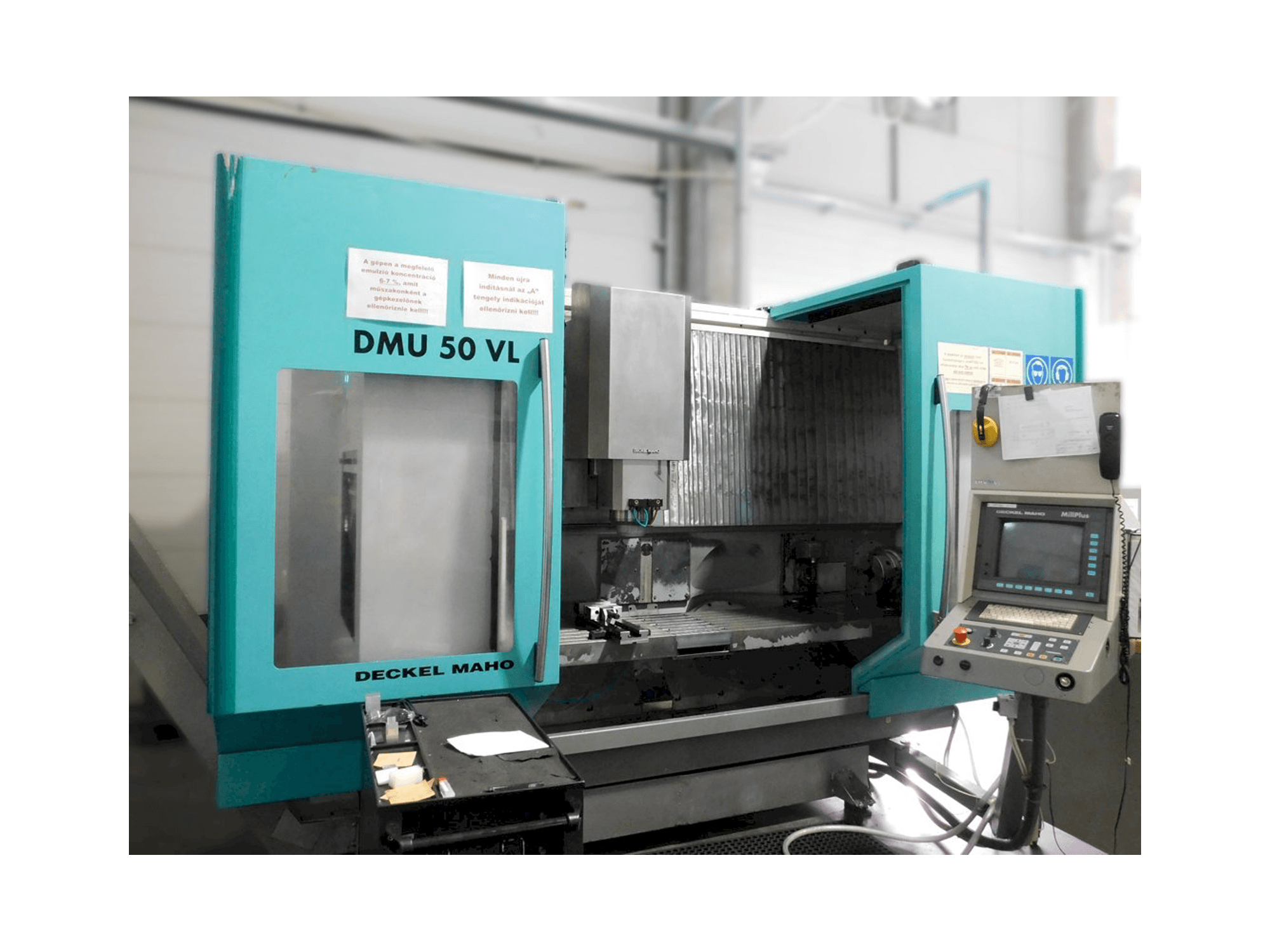 Koneen DMG DMU 50 VL etunäkymä