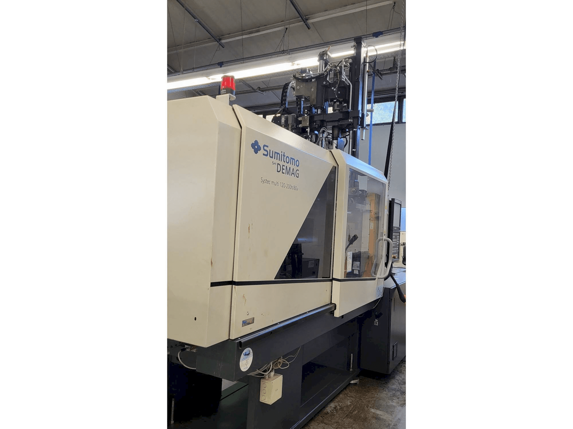 Koneen Sumitomo SHI DEMAG Systec Multi 120/470-200h/80V vasemman sivun näkymä