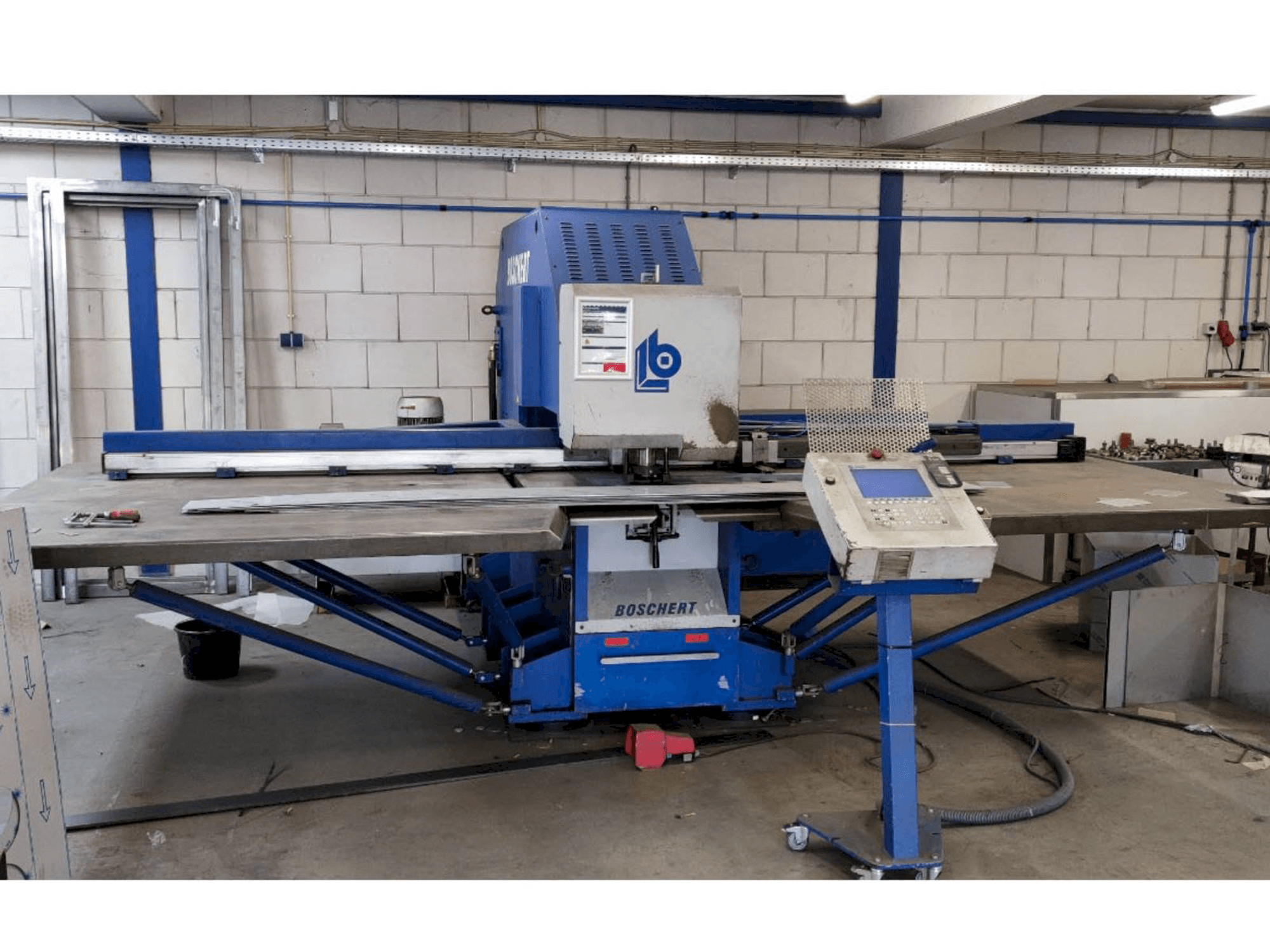 Koneen Boschert EL 1000 CNC Z etunäkymä