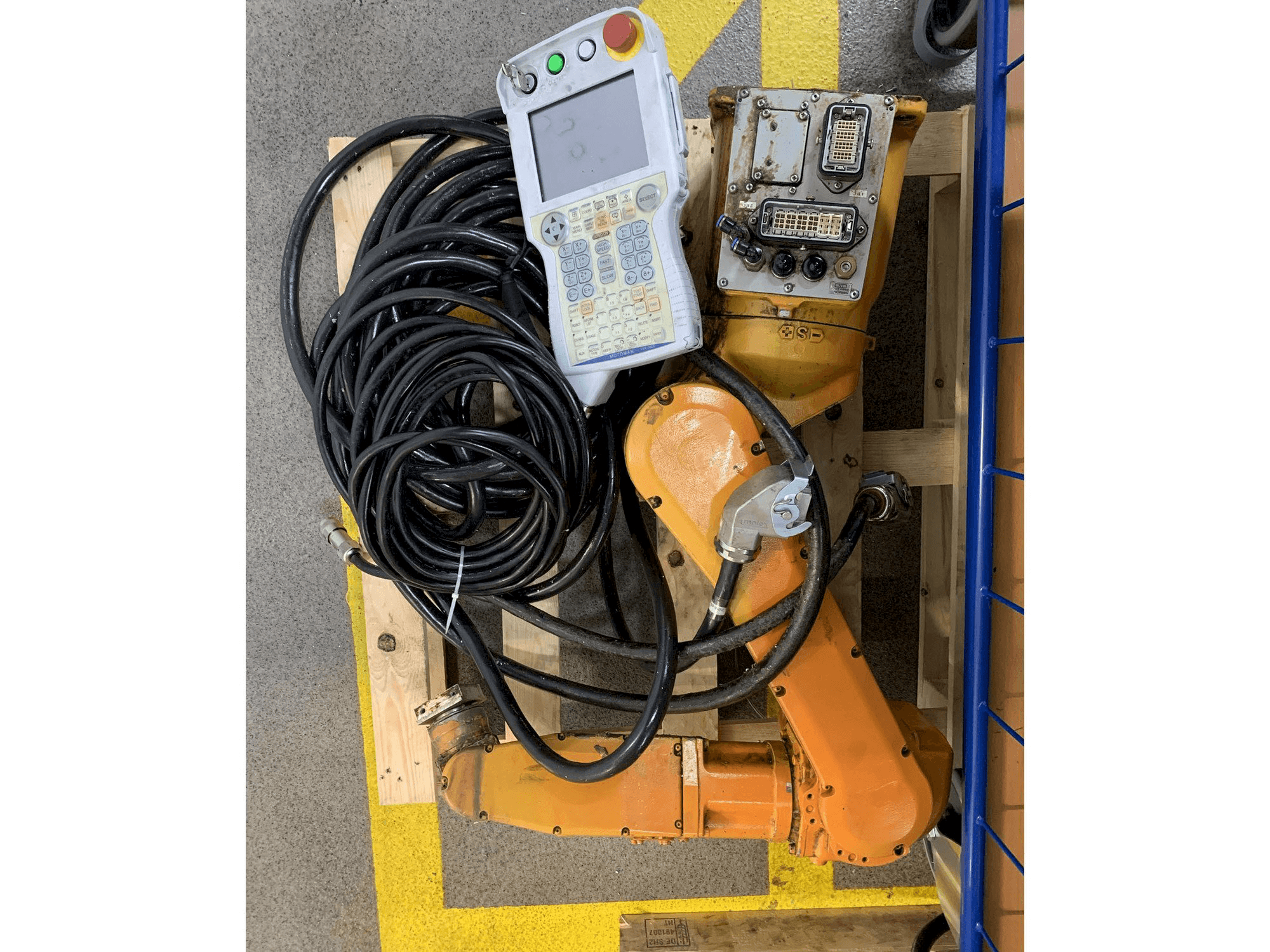 Koneen Yaskawa Motoman YR-MH005LS-A12 etunäkymä