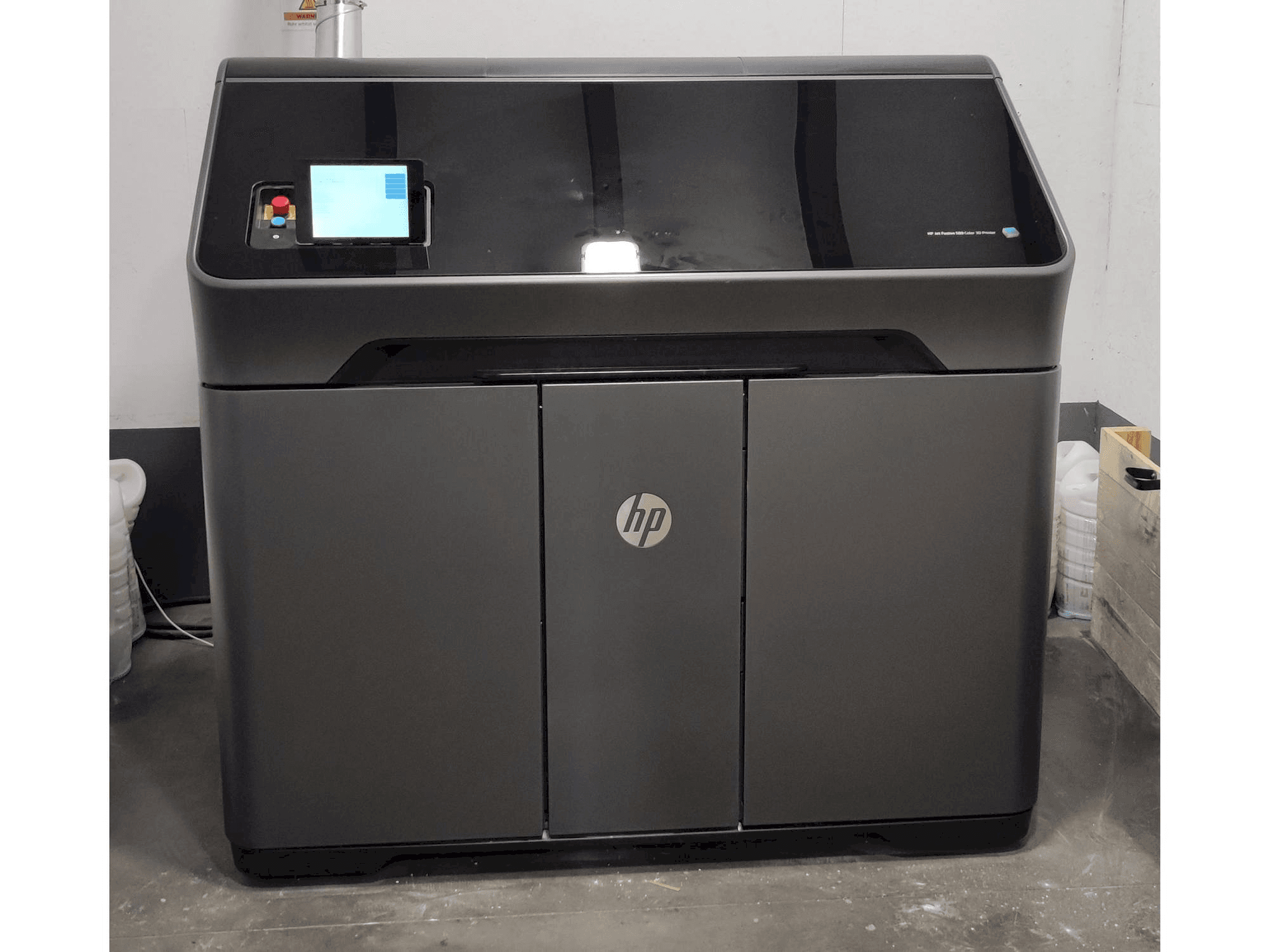 Koneen HP MJF 580 etunäkymä