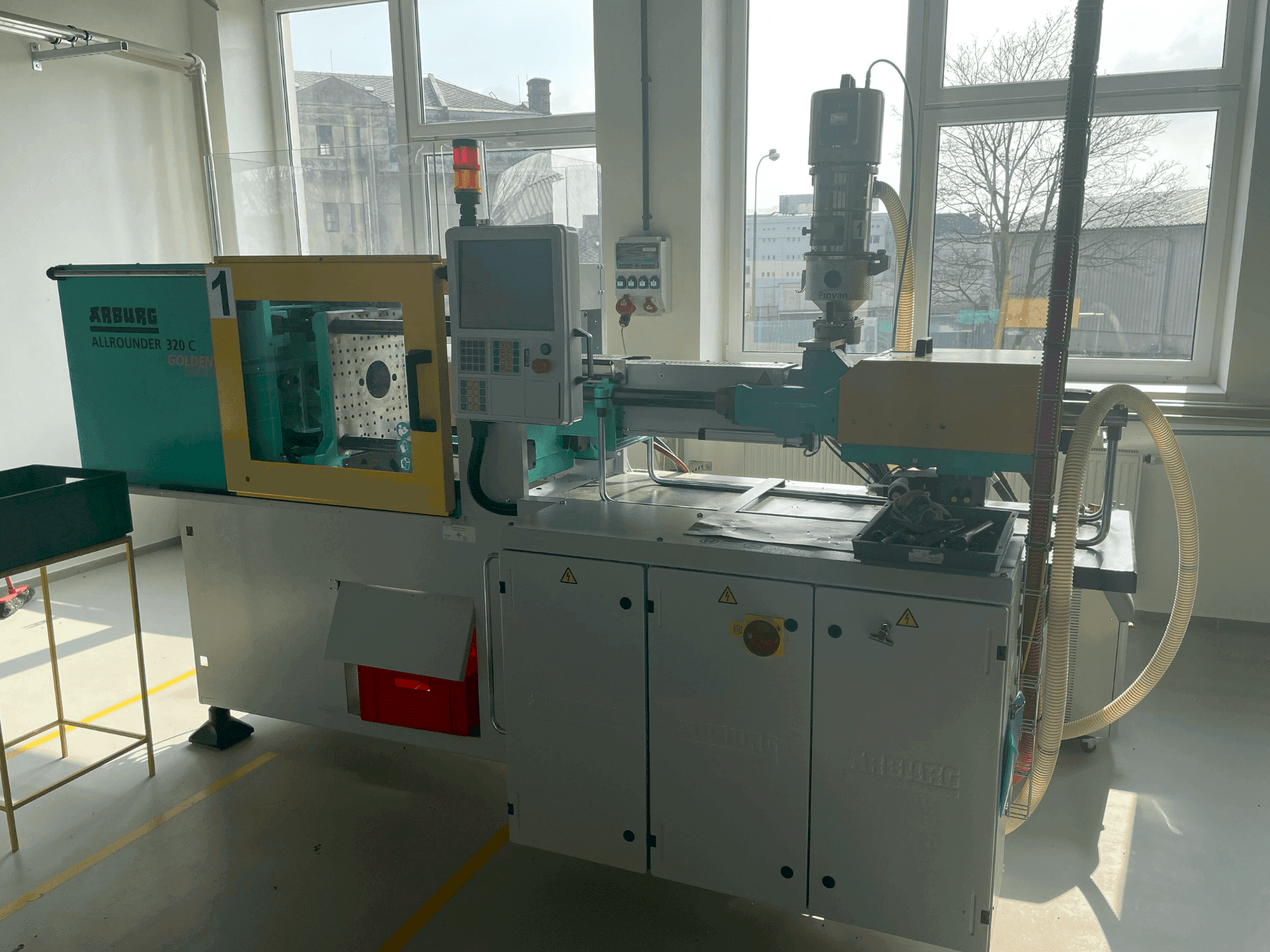 Koneen Arburg Allrounder 320C 500-170 etunäkymä