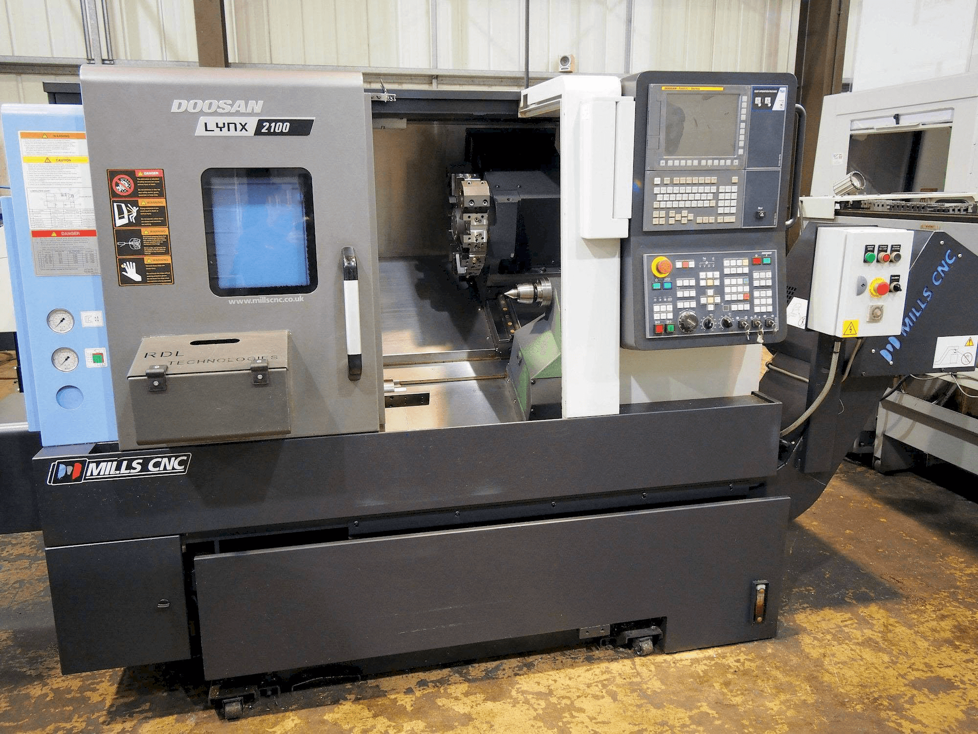 Koneen Doosan Lynx 2100B etunäkymä