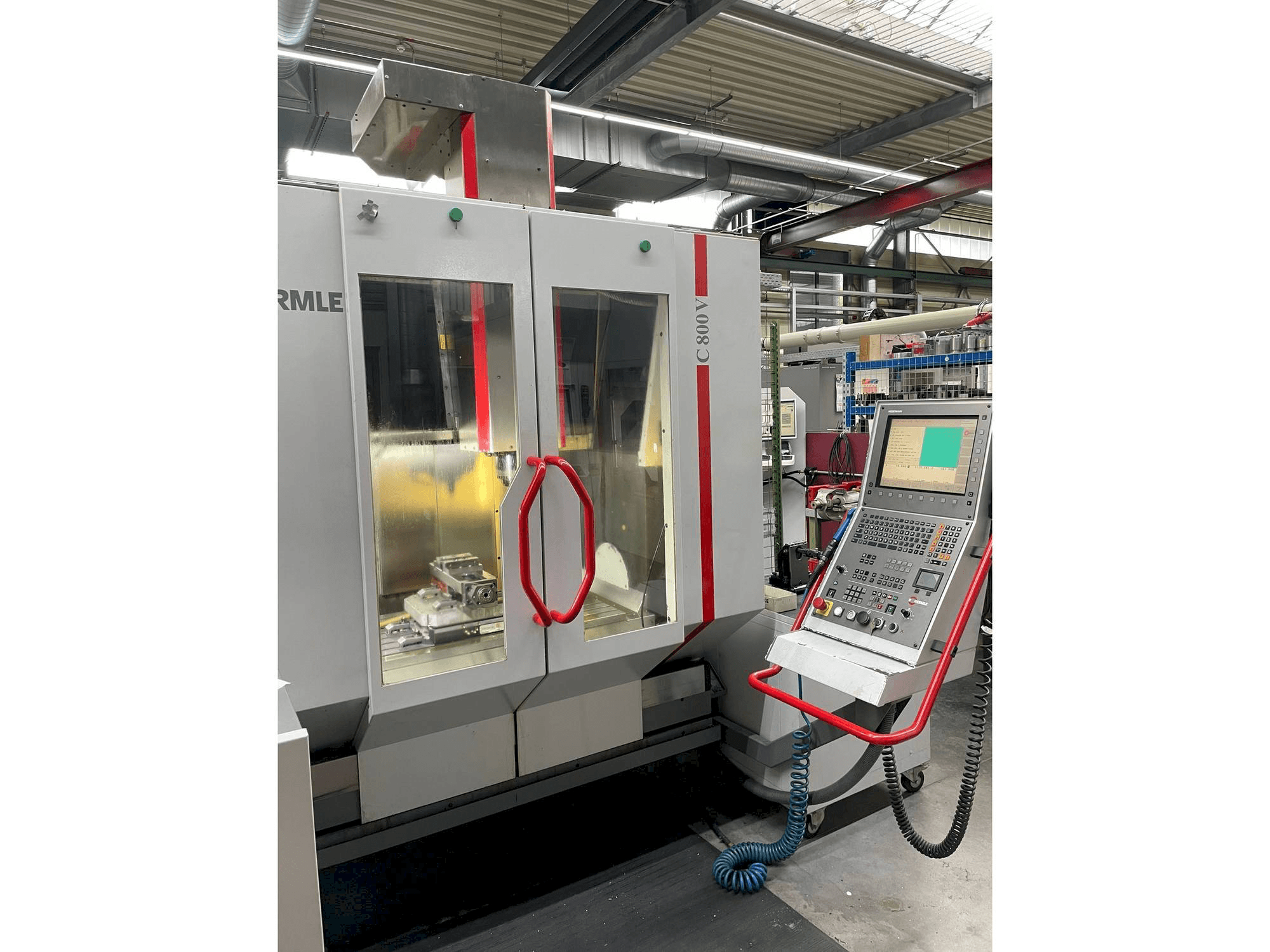 Koneen HERMLE C 800 V etunäkymä