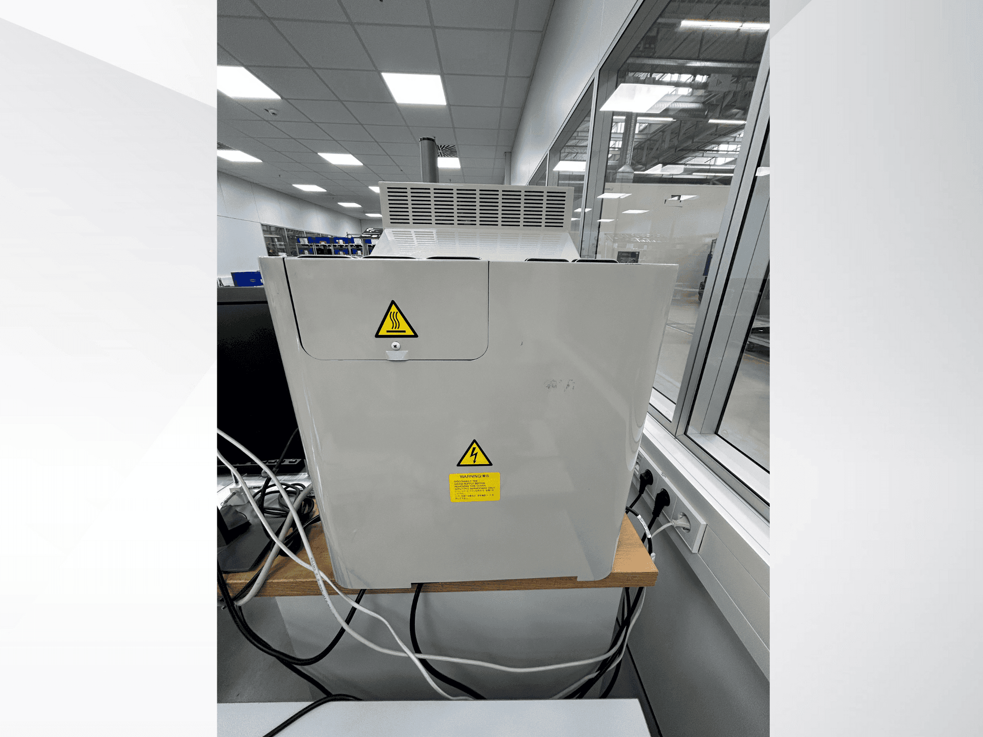 Koneen Mitutoyo Quick Scope QS-250Z etunäkymä