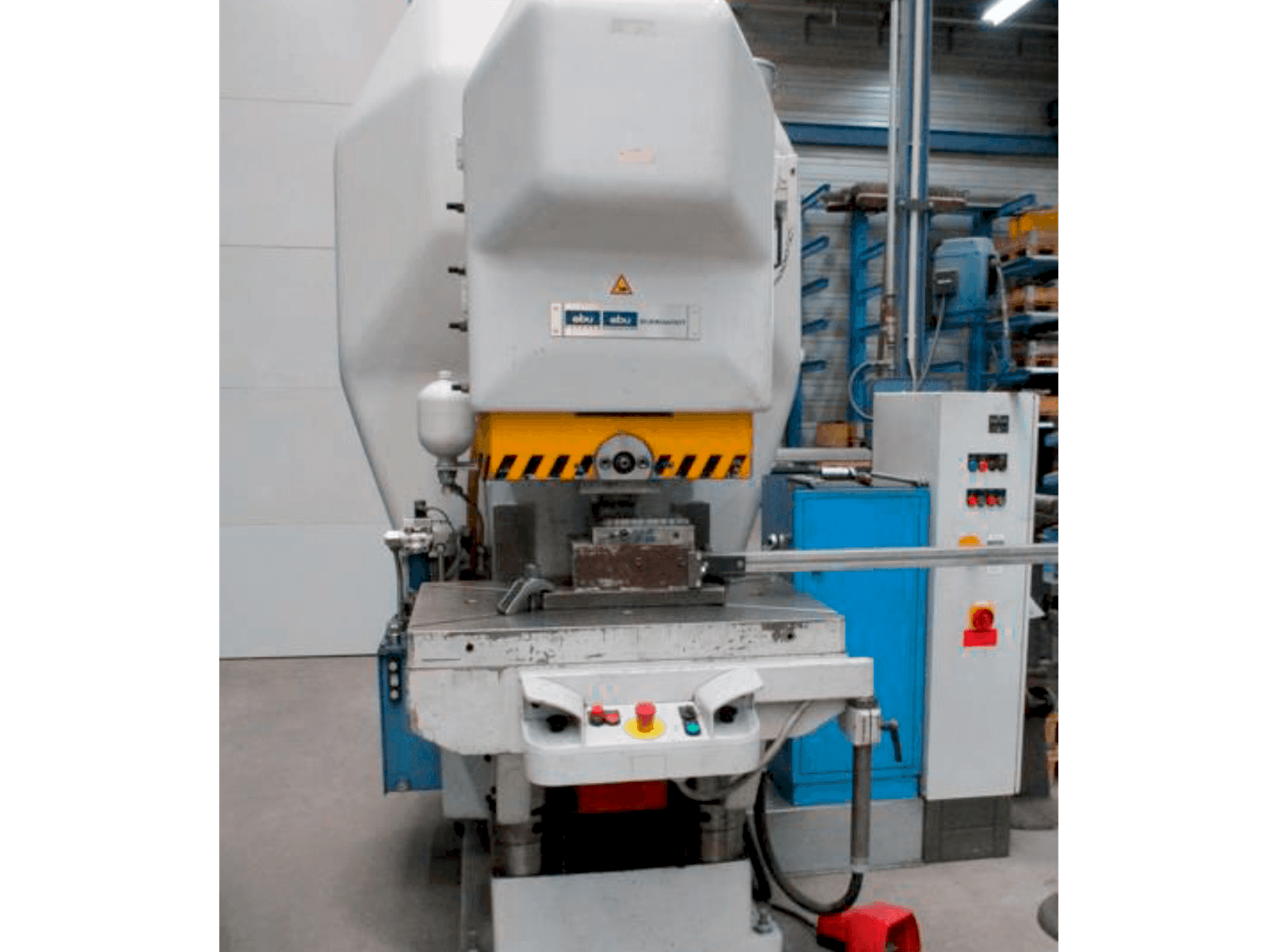 Koneen Ebu H 80 RiV etunäkymä