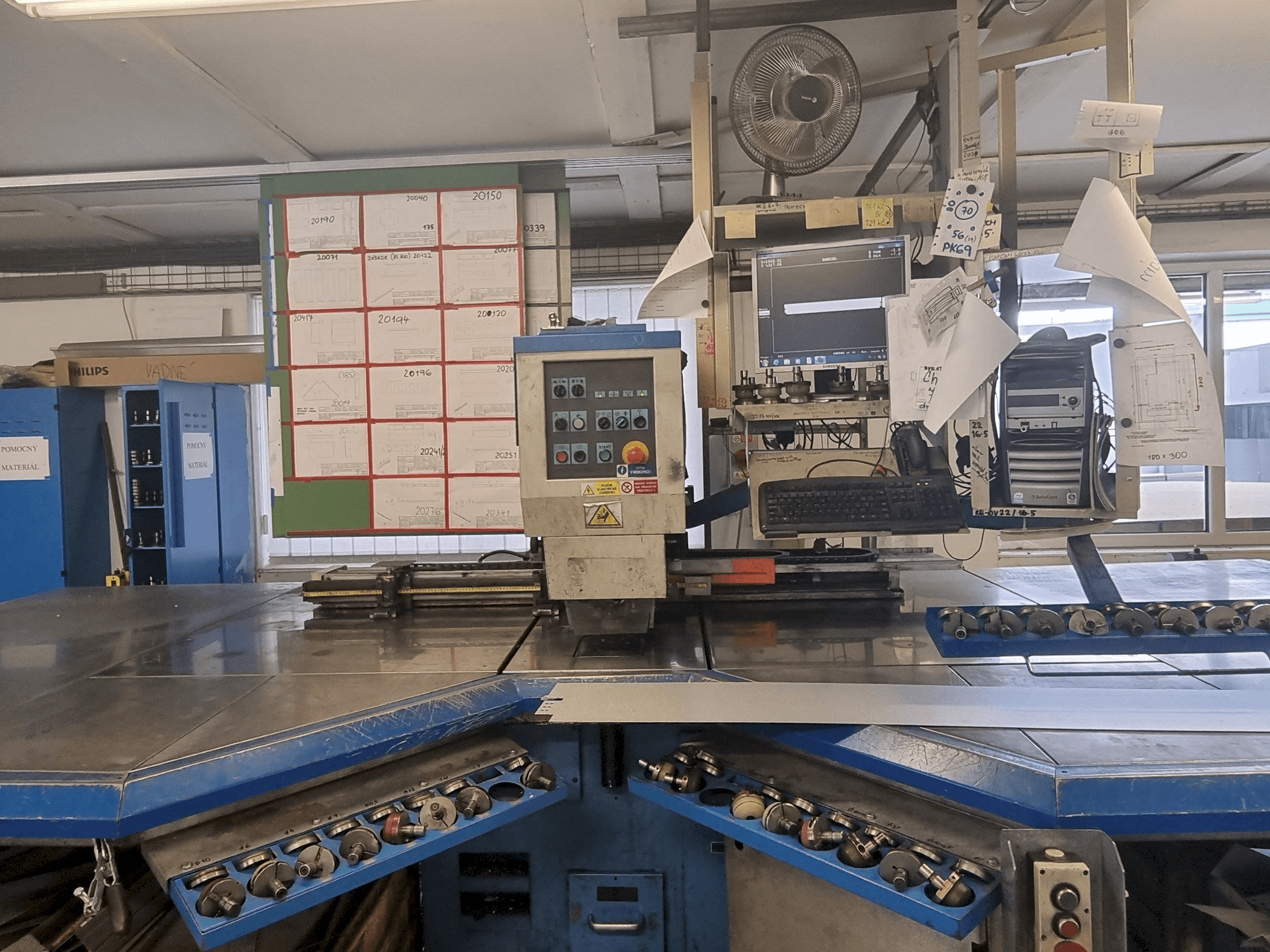 Koneen Euromac CX 750/30 CNC etunäkymä