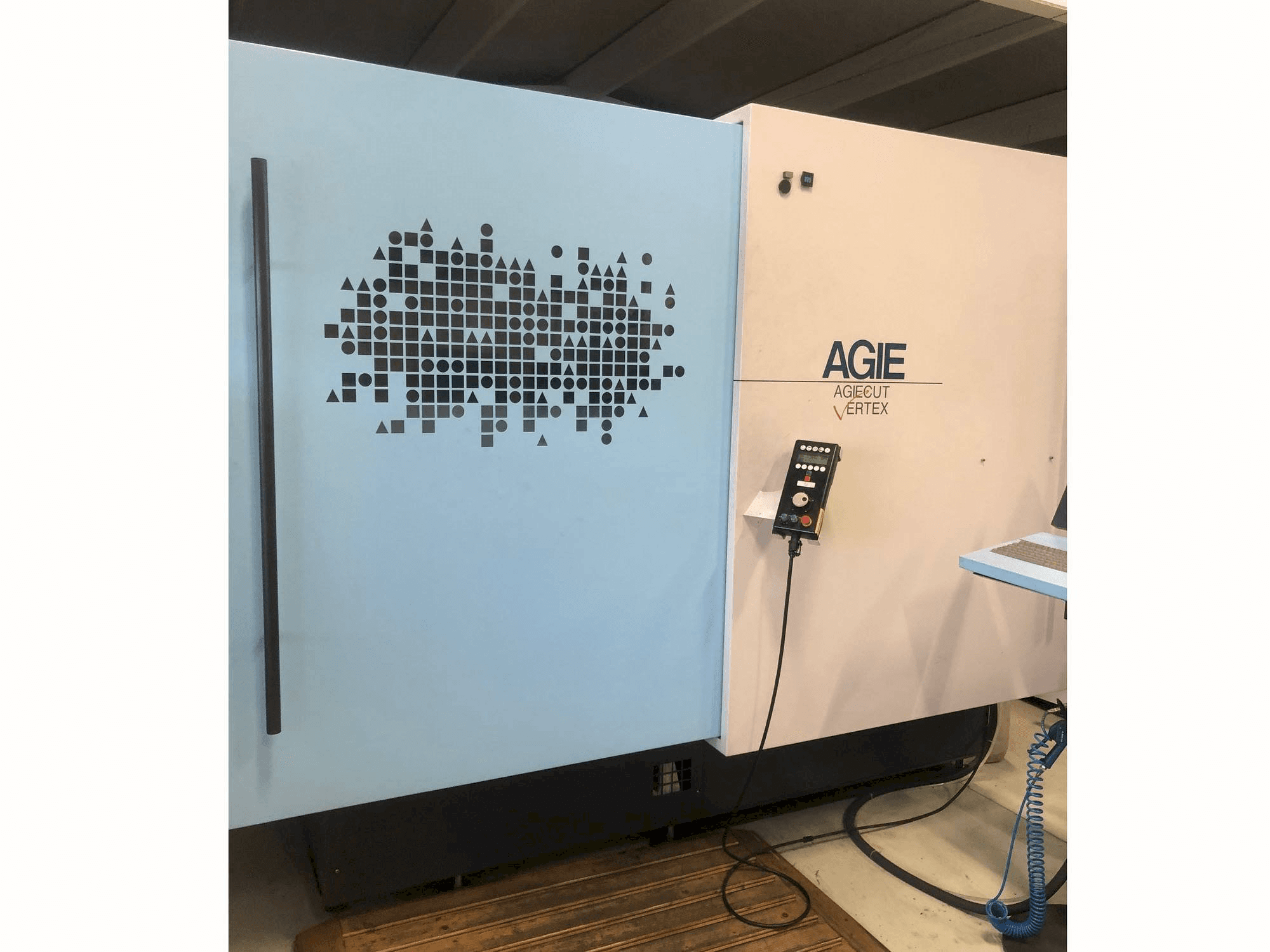 Koneen AGIE Agiecut VERTEX 3 etunäkymä