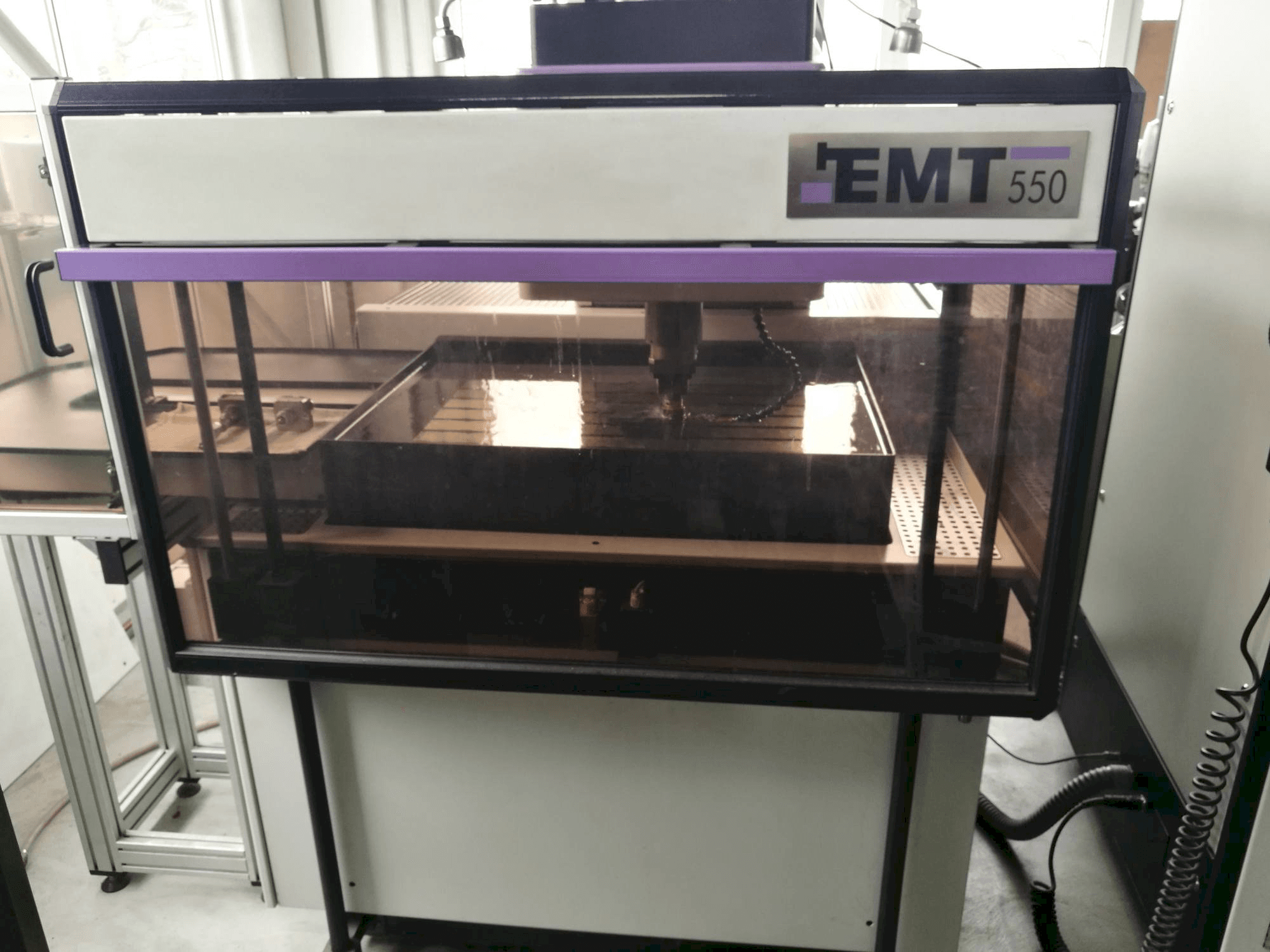 Koneen EMT 550 etunäkymä