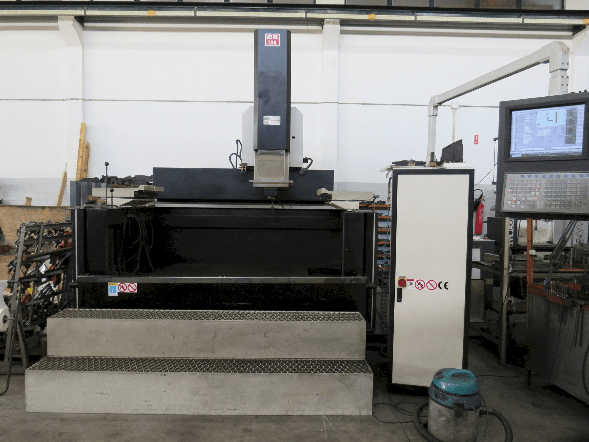 Koneen MAXSEE INDUSTRY CNC P66 100A etunäkymä