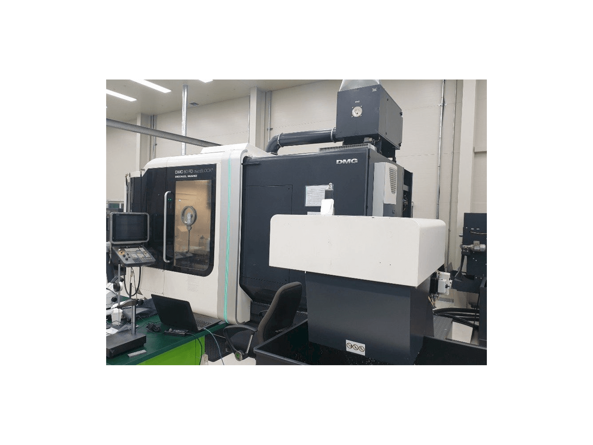 Koneen DMG Deckel Maho DMC 60 FD duoBLOCK etunäkymä