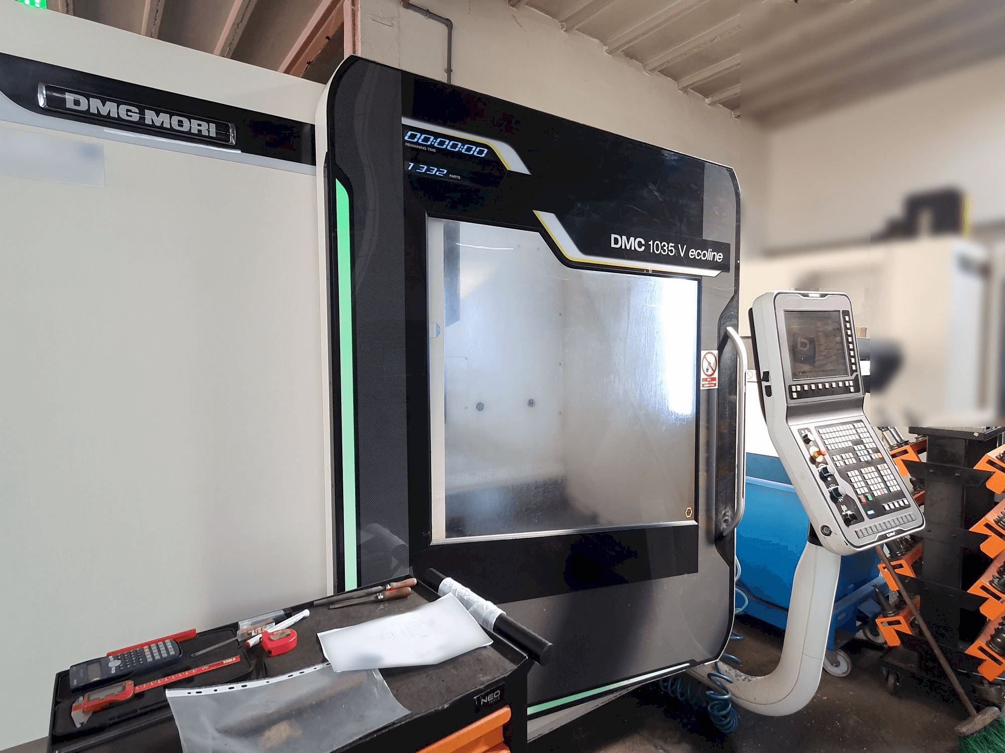 Koneen DMG MORI DMC 1035V Ecoline etunäkymä