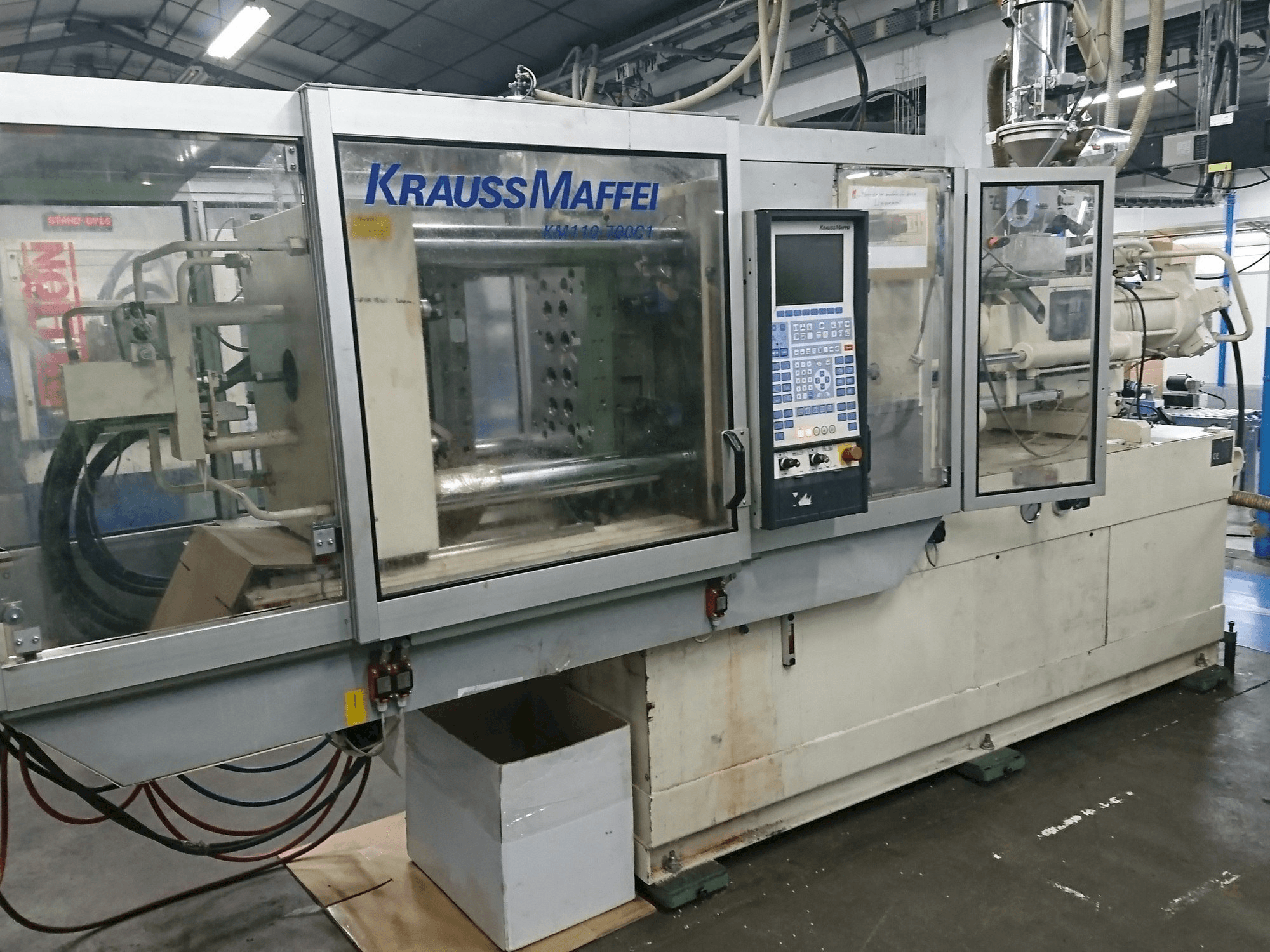 Koneen Krauss Maffei 110 - 700 C1 etunäkymä