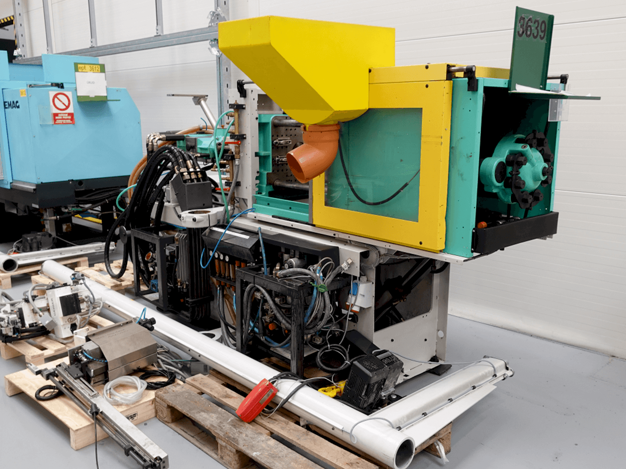 Koneen Arburg ALLROUNDER 320C–500–100U etunäkymä