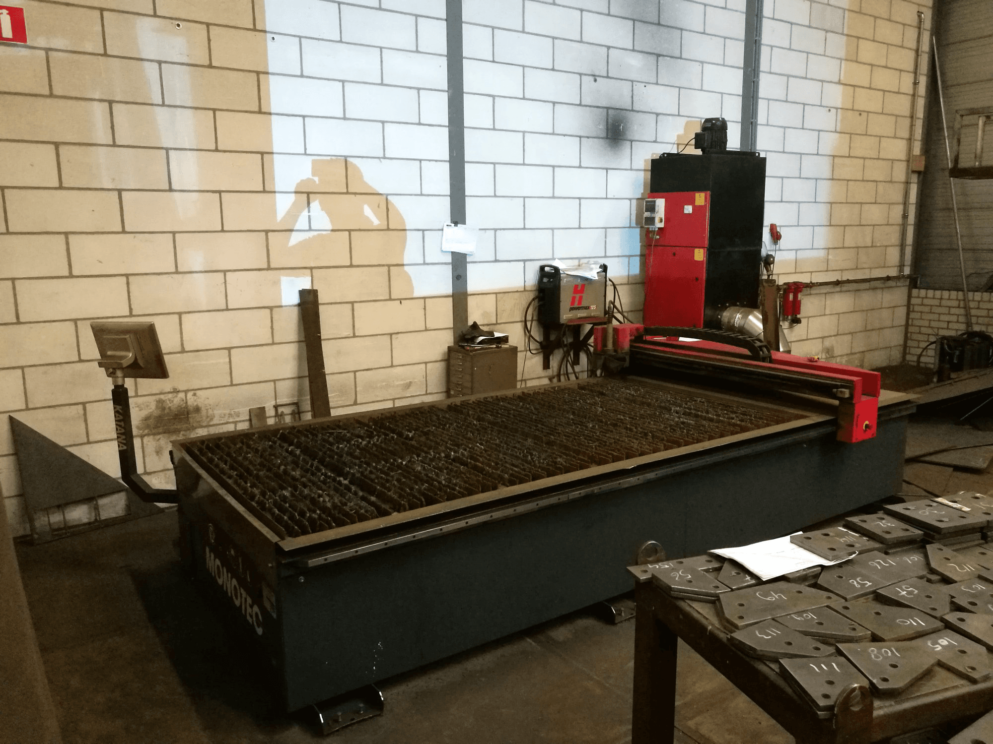 Koneen KOIKE vasen näkymä MONOTEC