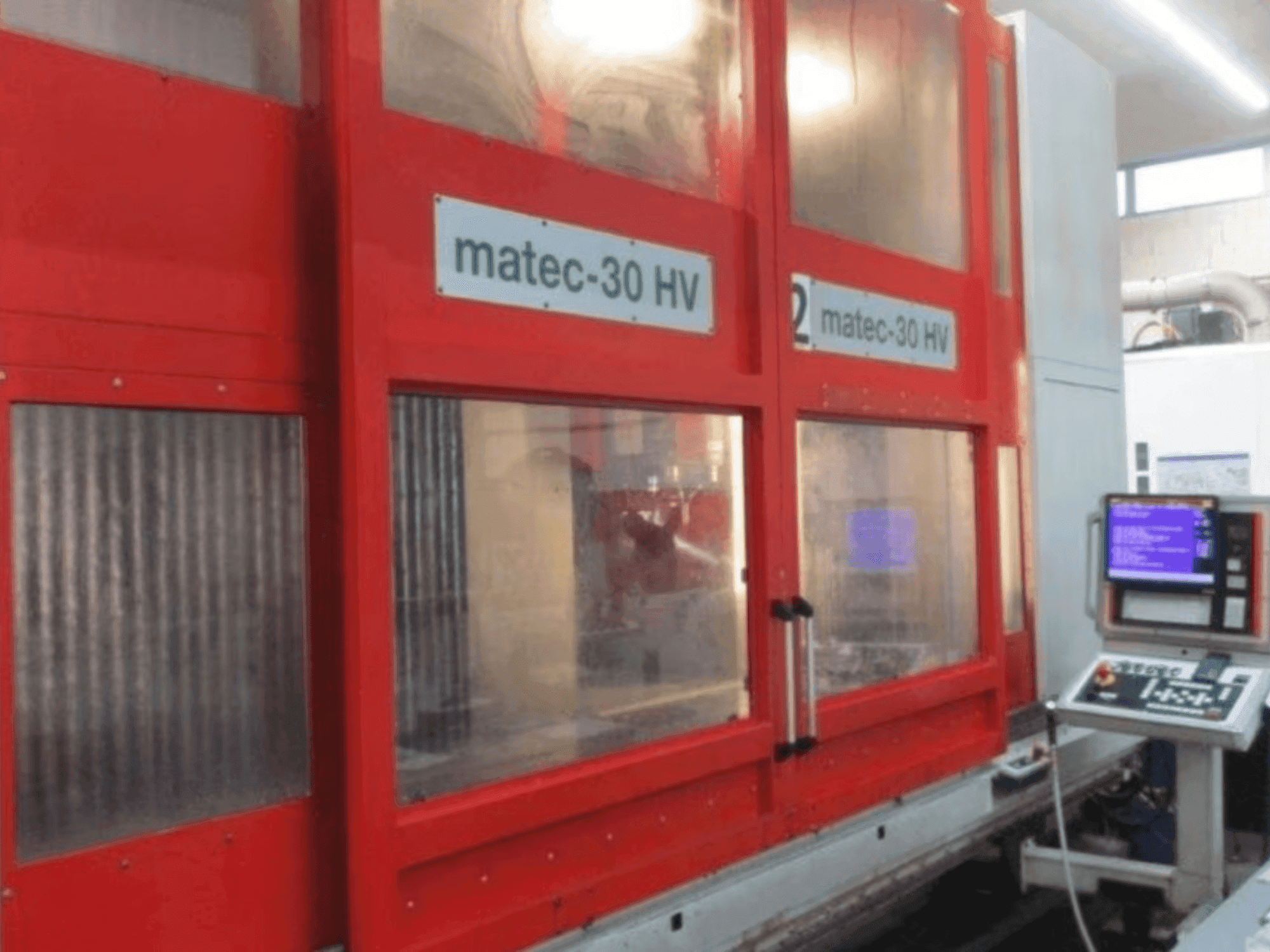 Koneen Matec 30 HV CNC etunäkymä