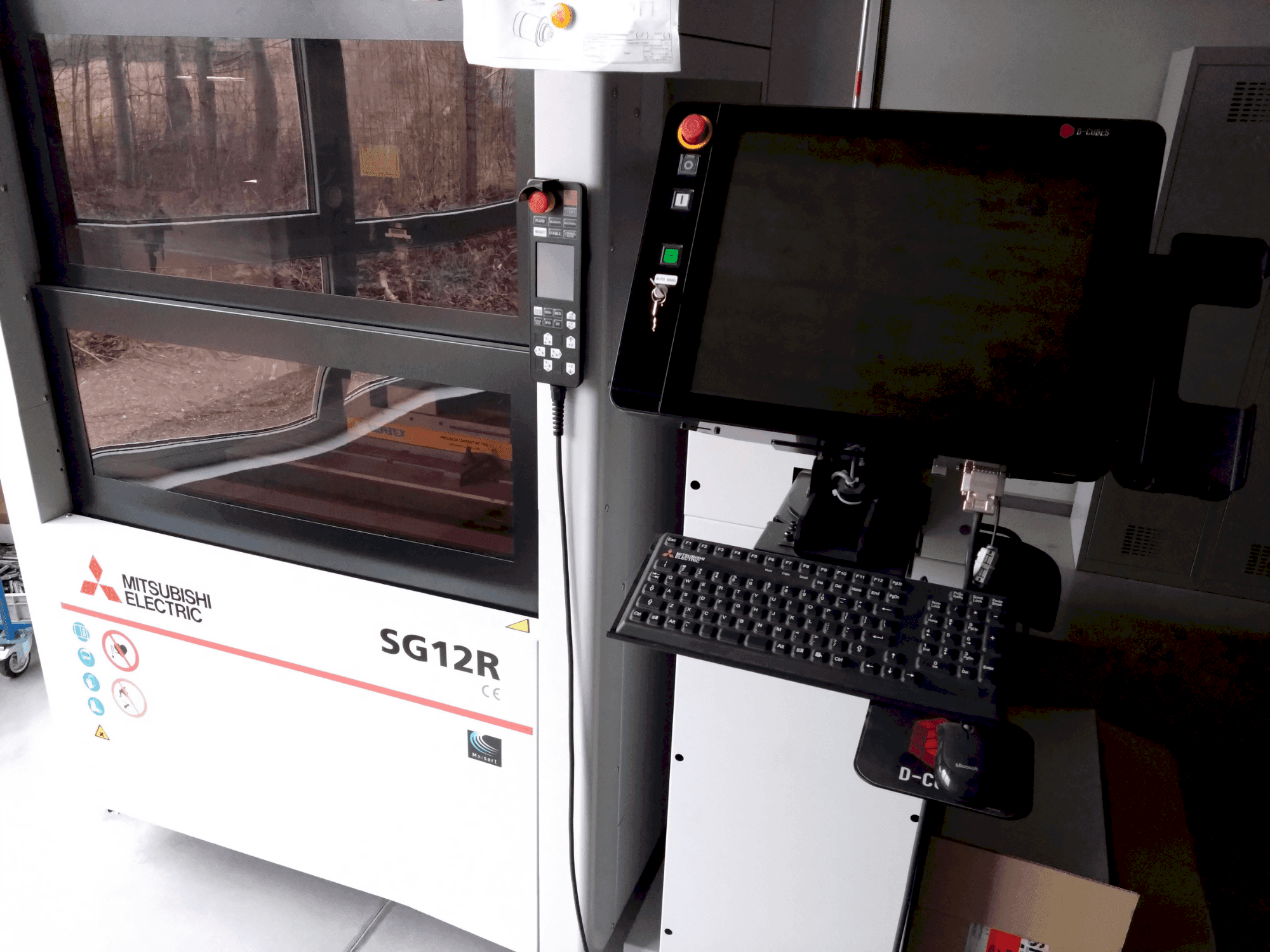 Koneen Mitsubishi Electric SG12M etunäkymä