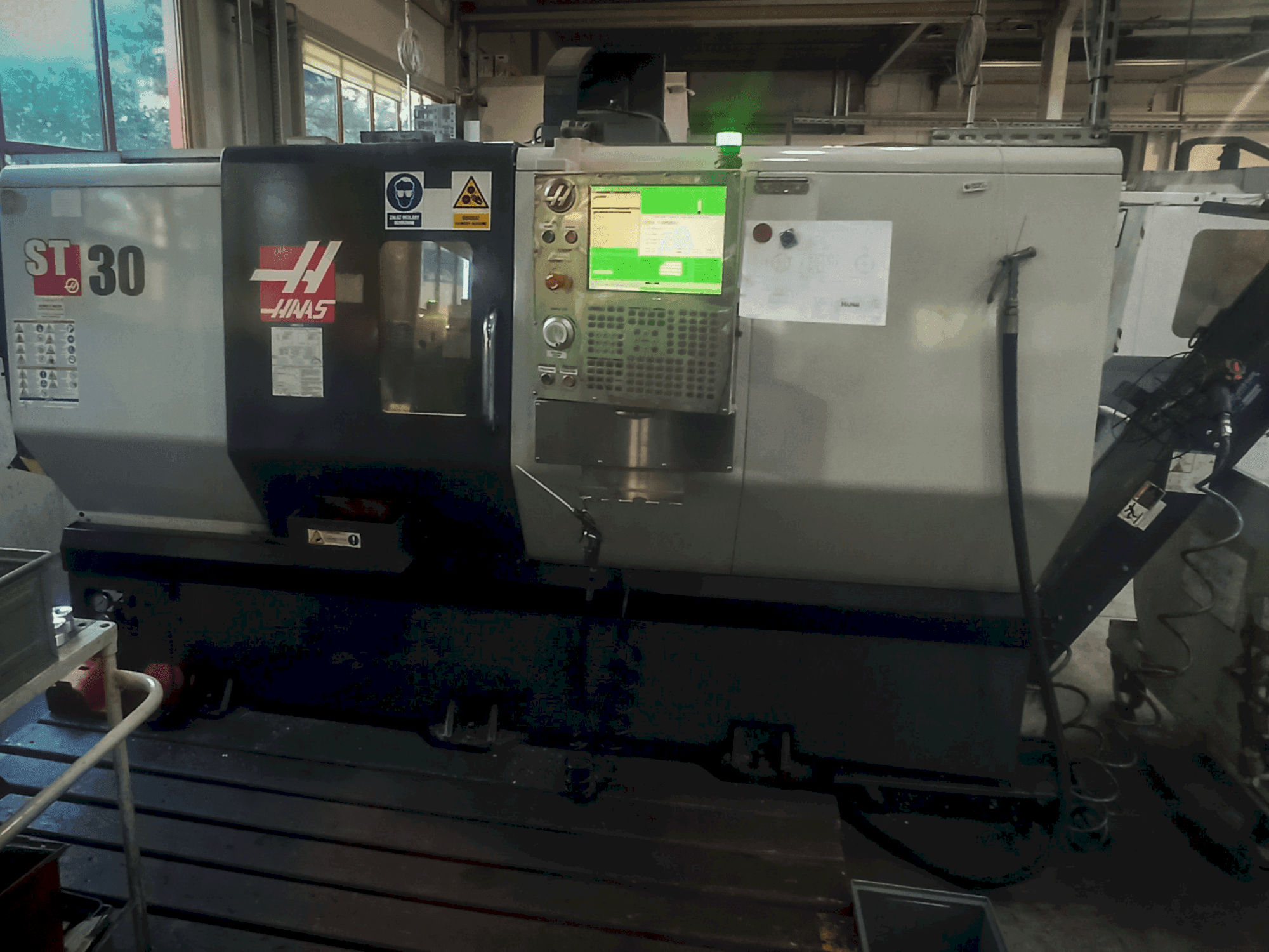 Koneen HAAS ST-30 etunäkymä