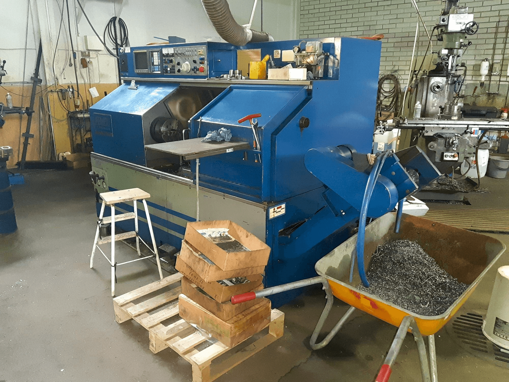 Koneen FEMCO Durga 25E etunäkymä