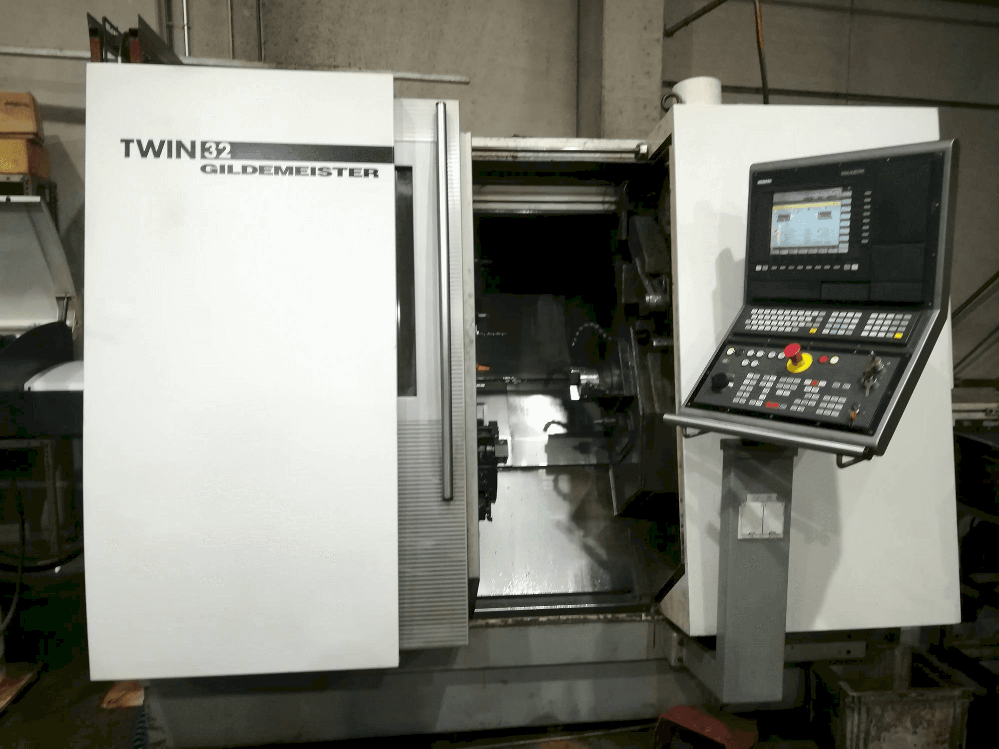 Koneen Gildemeister Twin 32 etunäkymä