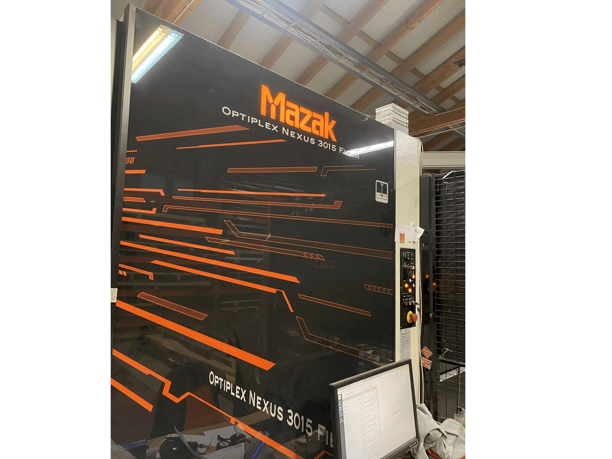 Koneen Mazak Optiplex Nexus 3015 etunäkymä