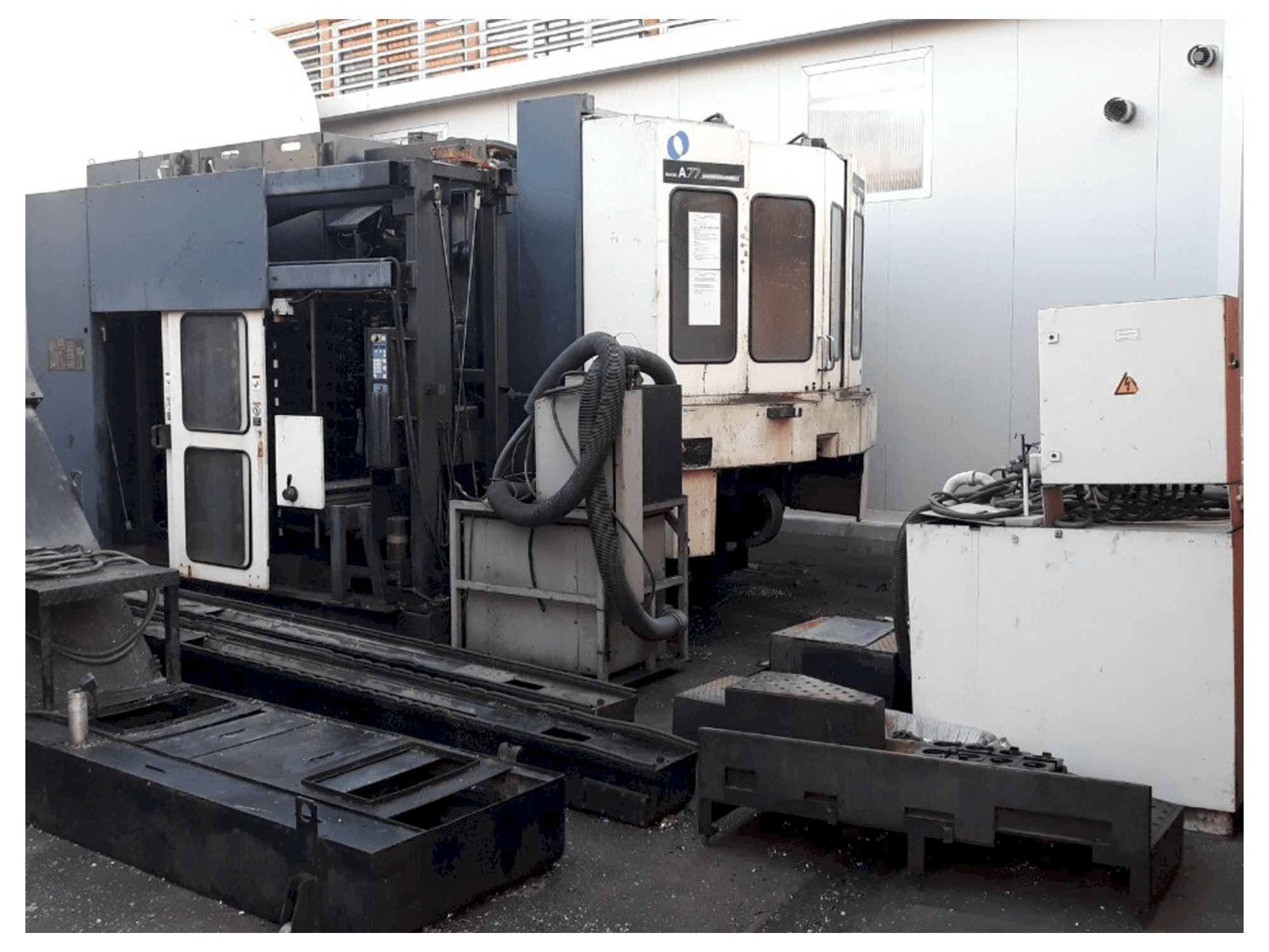 Koneen Makino A77 etunäkymä