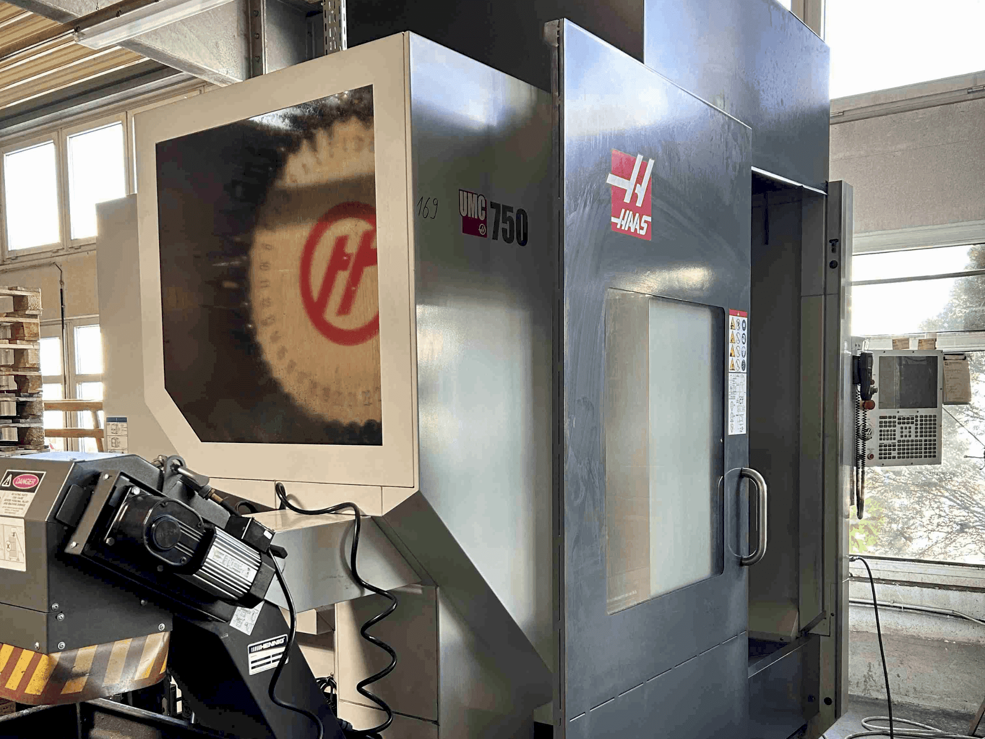 Koneen HAAS UMC-750 etunäkymä