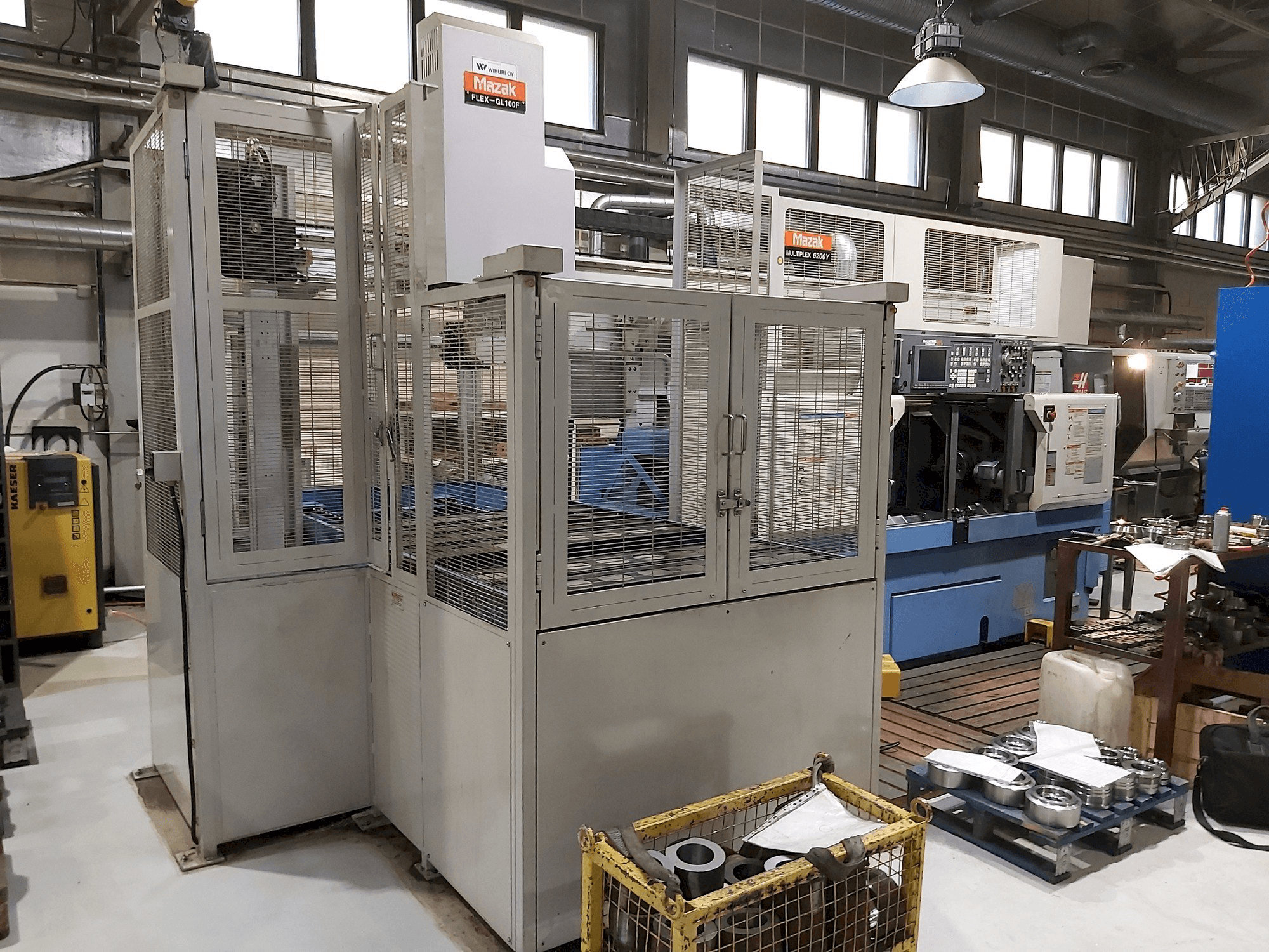 Koneen Mazak Multiplex 6200Y + Gantry robot etunäkymä