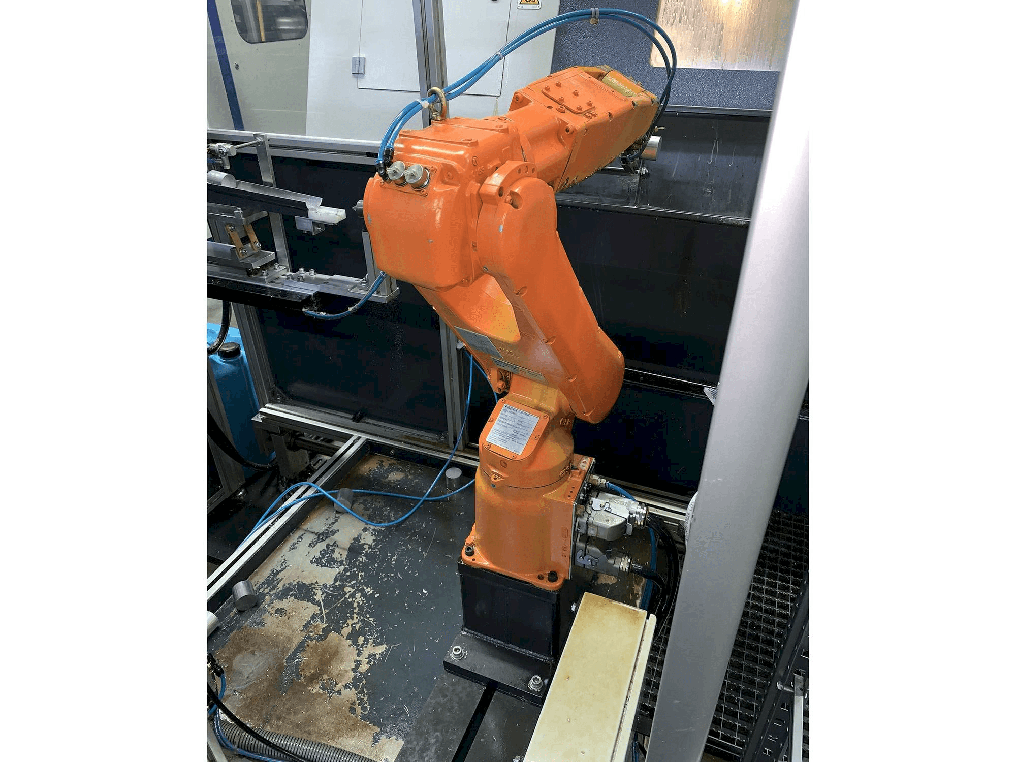 Koneen Yaskawa Motoman YR-MH005LS-A12 etunäkymä