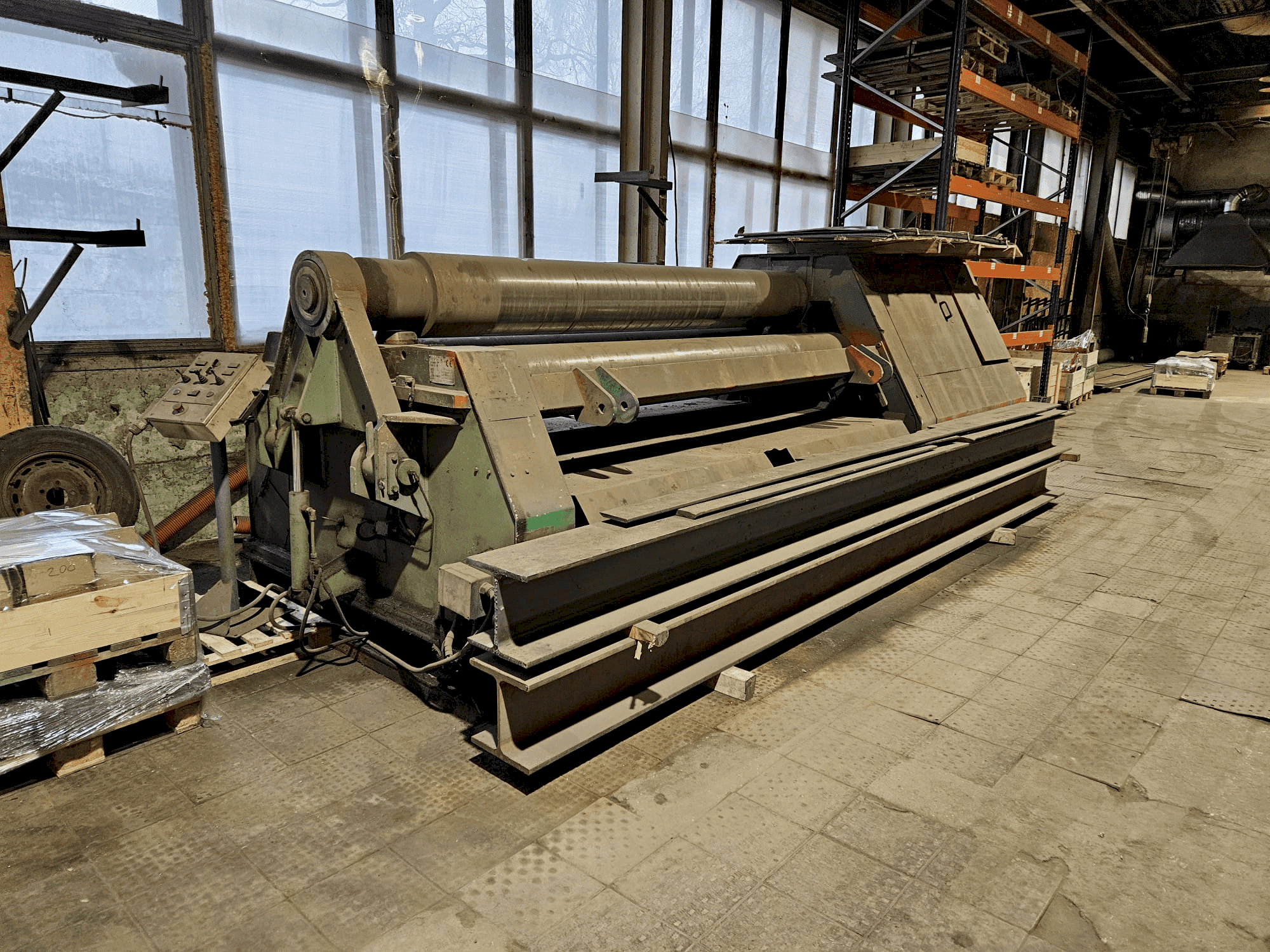 Koneen FACCIN 4HEL 3-25/20 etunäkymä