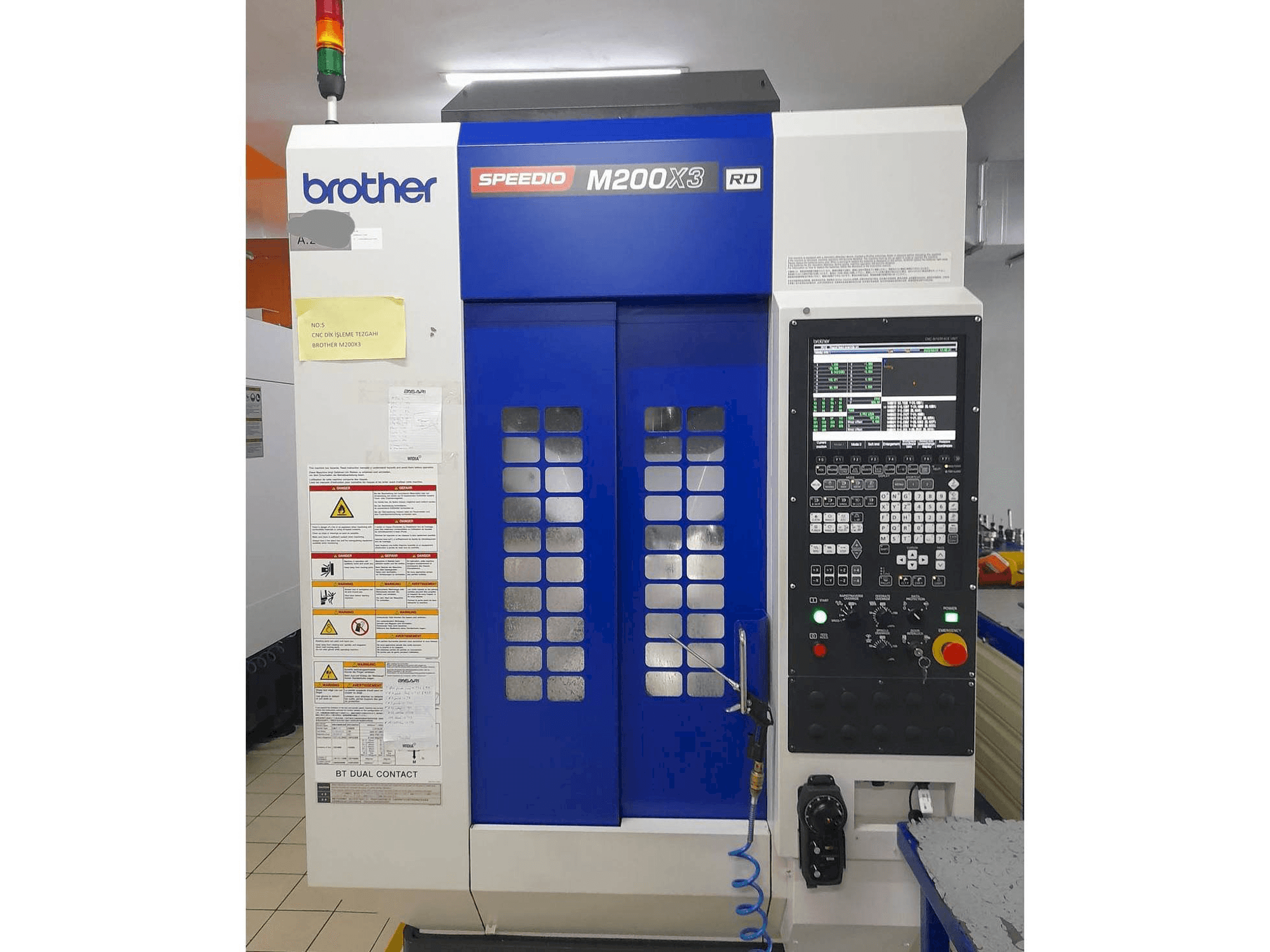 Koneen Brother M200X3 etunäkymä