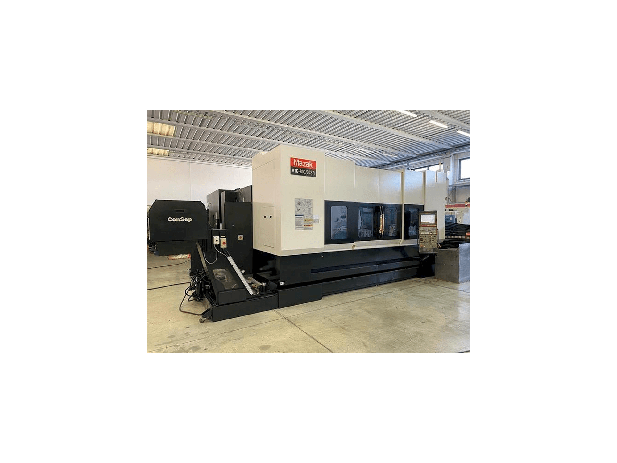 Koneen Mazak VTC 800/30 SR etunäkymä