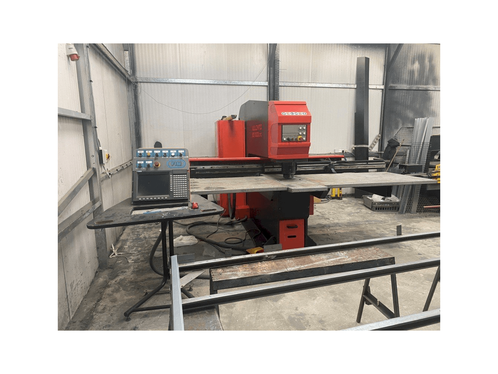 Koneen FIM Vulcano 30/1000CNC etunäkymä