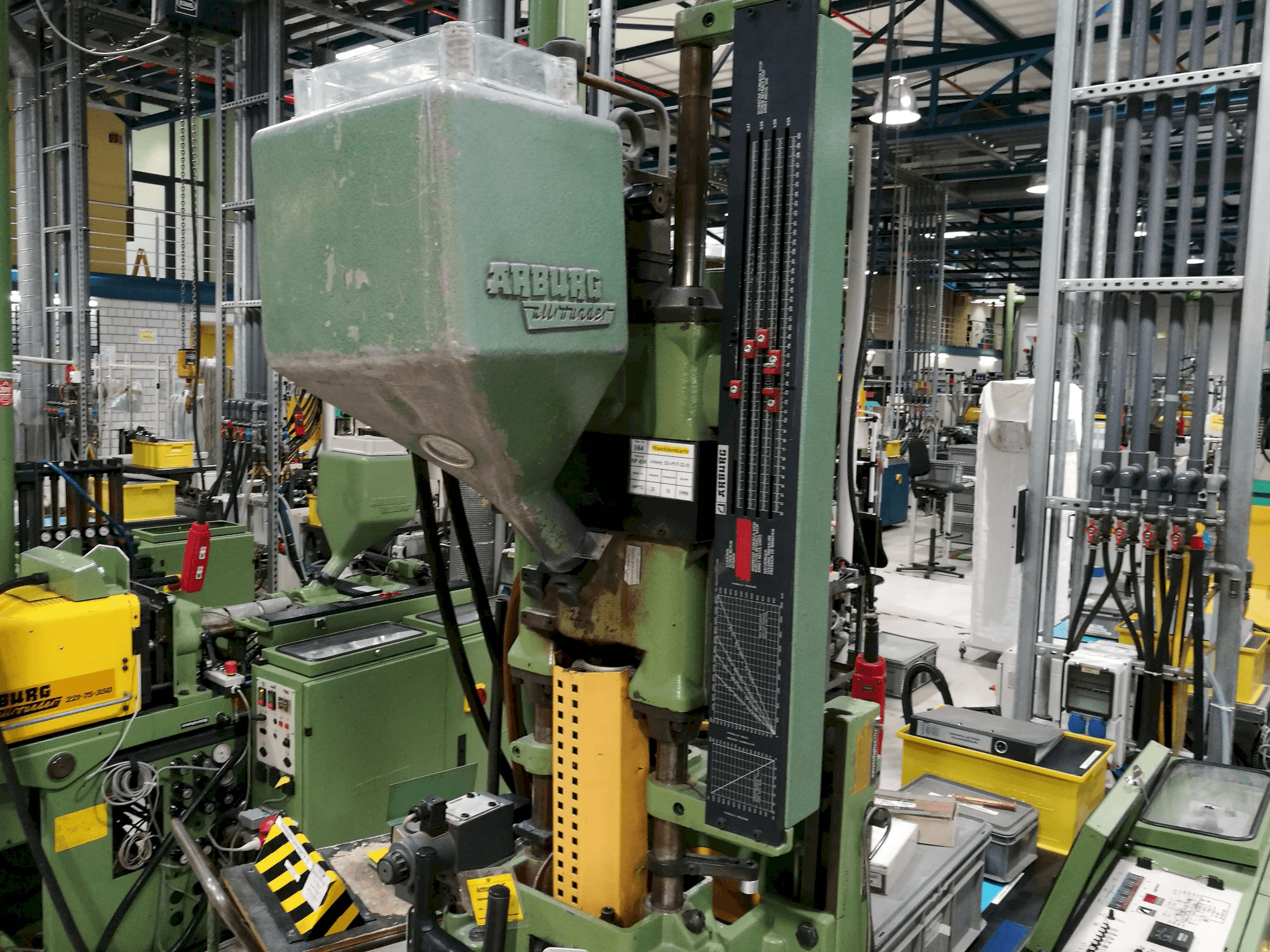 Koneen Arburg vasen näkymä Allrounder 221-75-350