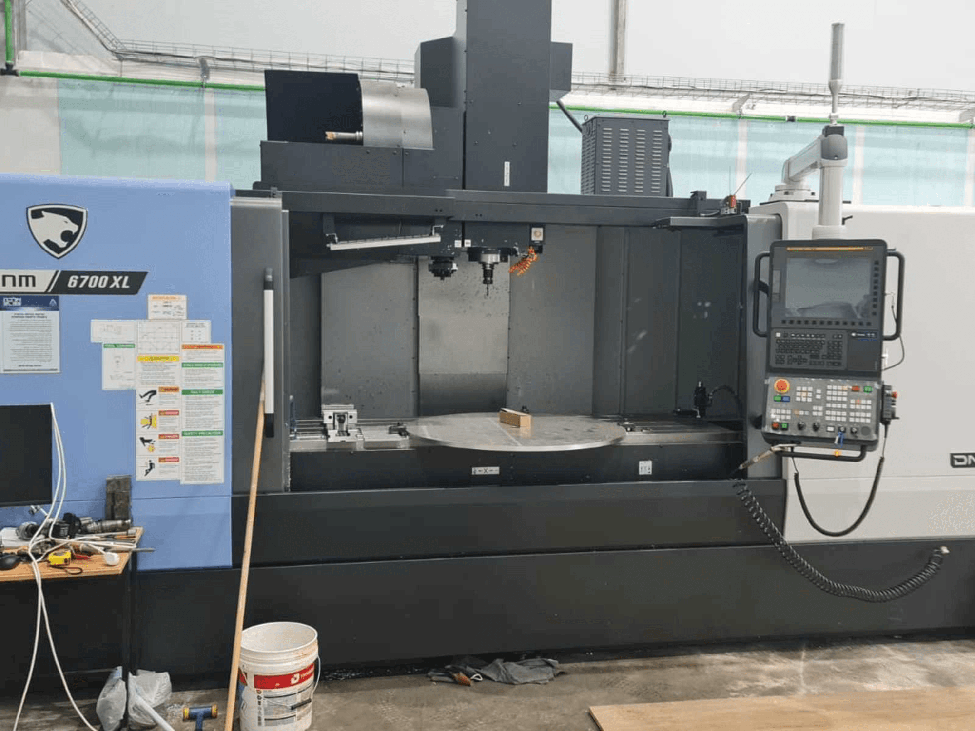 Koneen Doosan DNM 6700 XL etunäkymä