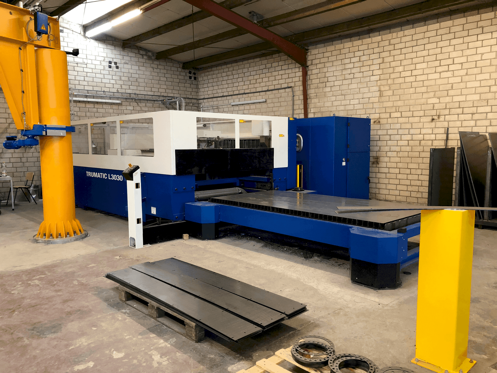 Koneen TRUMPF Trumatic L3030 etunäkymä