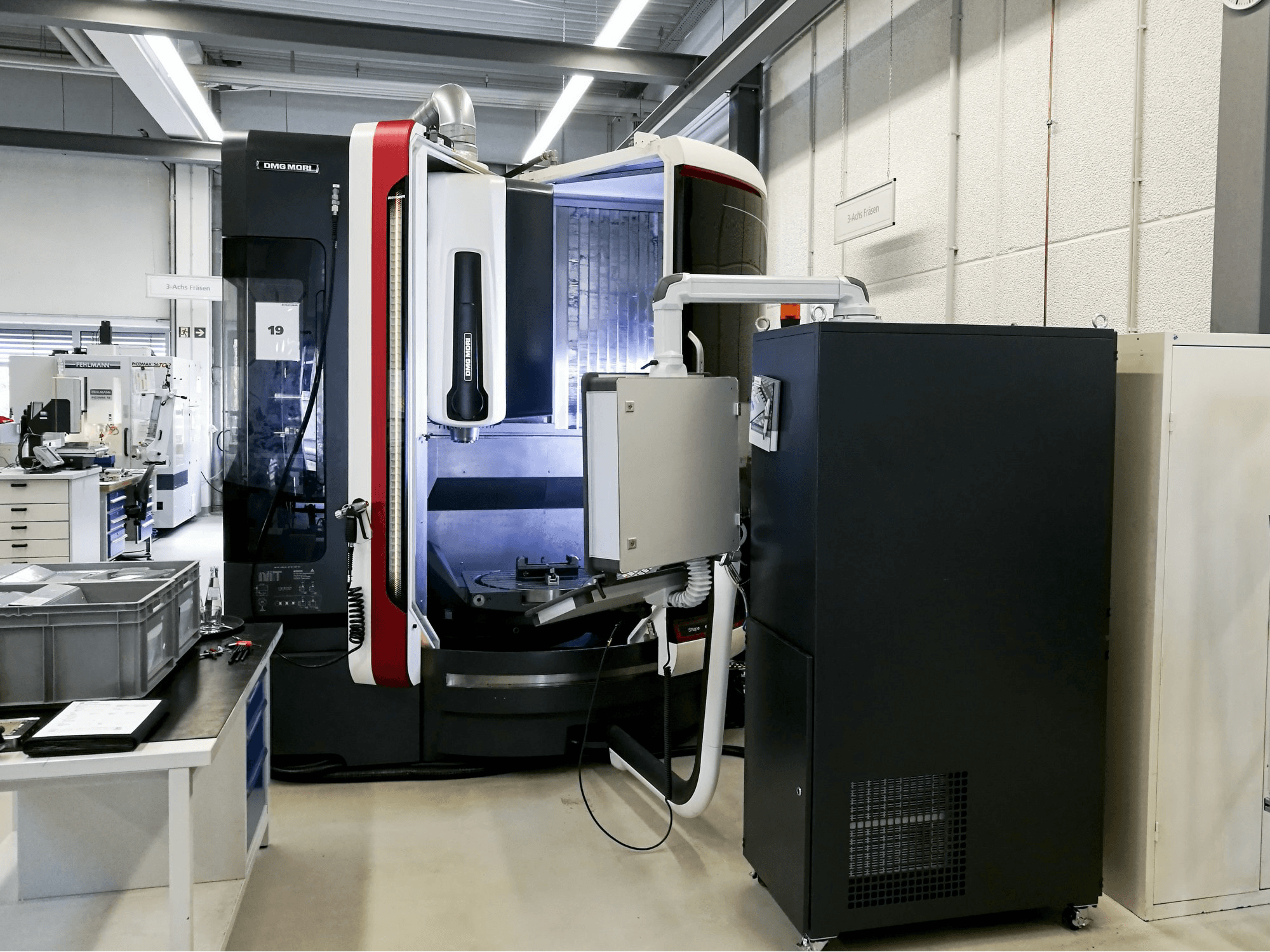 Koneen DMG MORI etunäkymä LASERTEC 65
