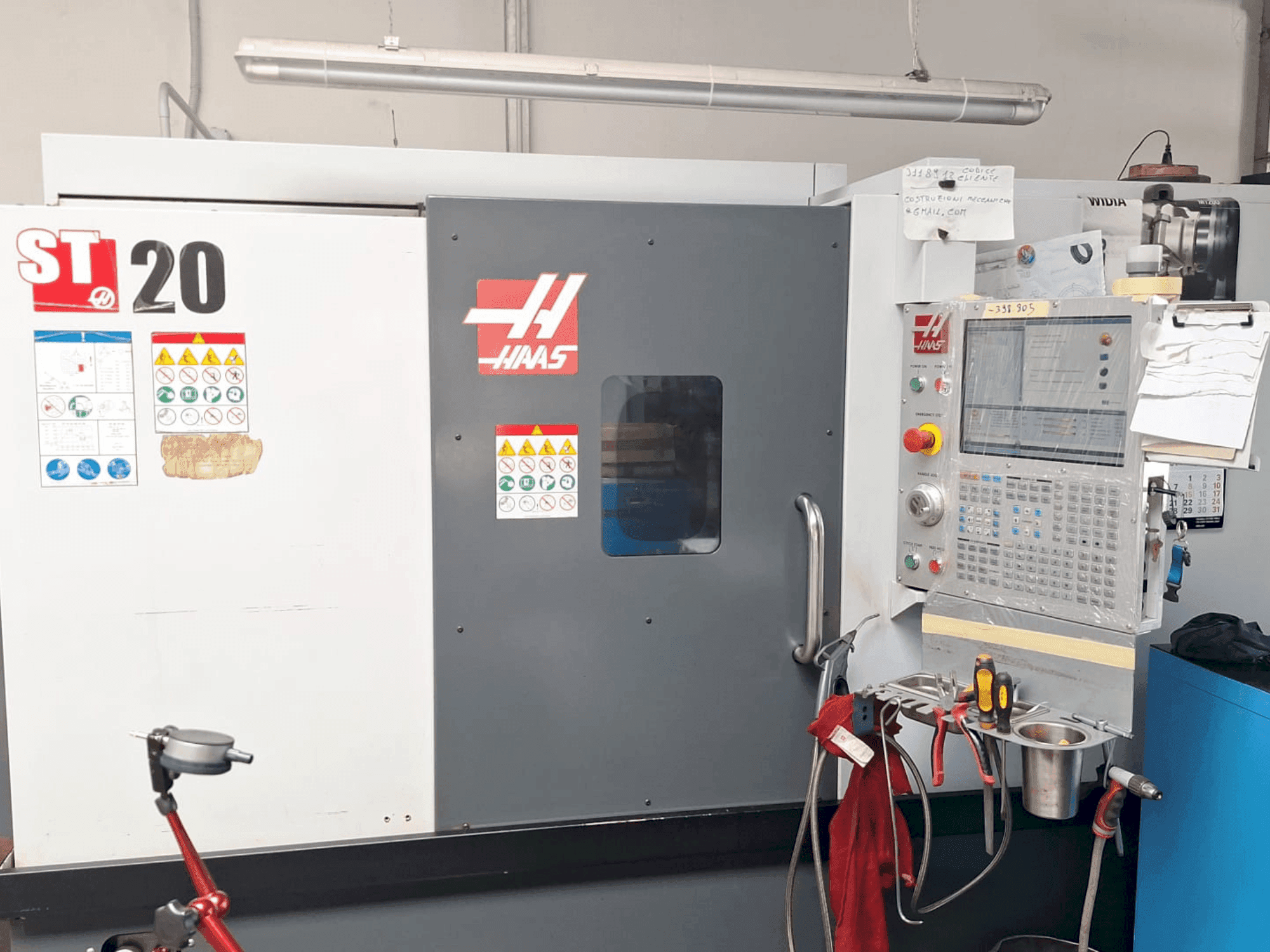 Koneen HAAS ST-20 etunäkymä