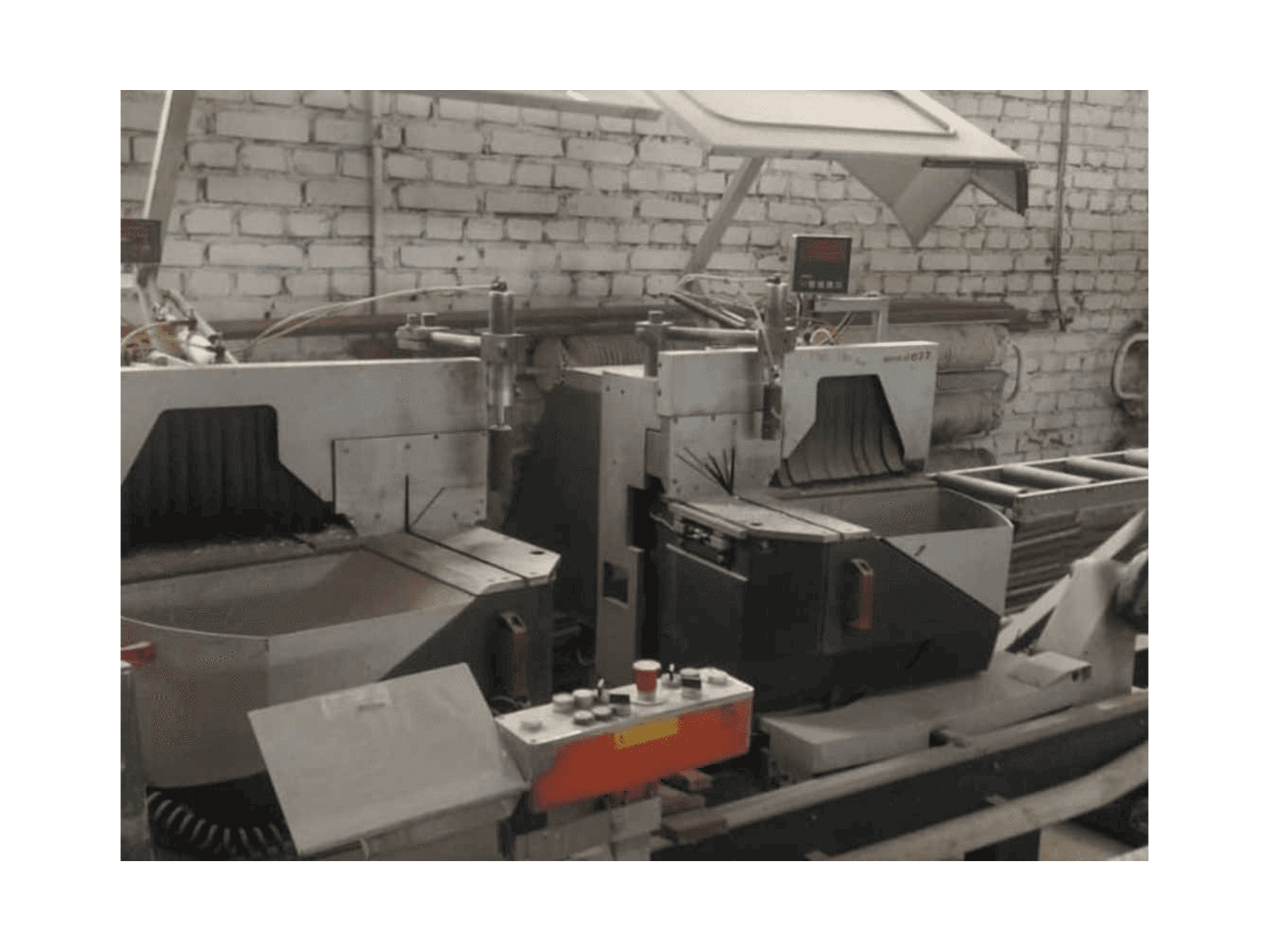 Koneen Elumatec DG 104/02 + E111 etunäkymä