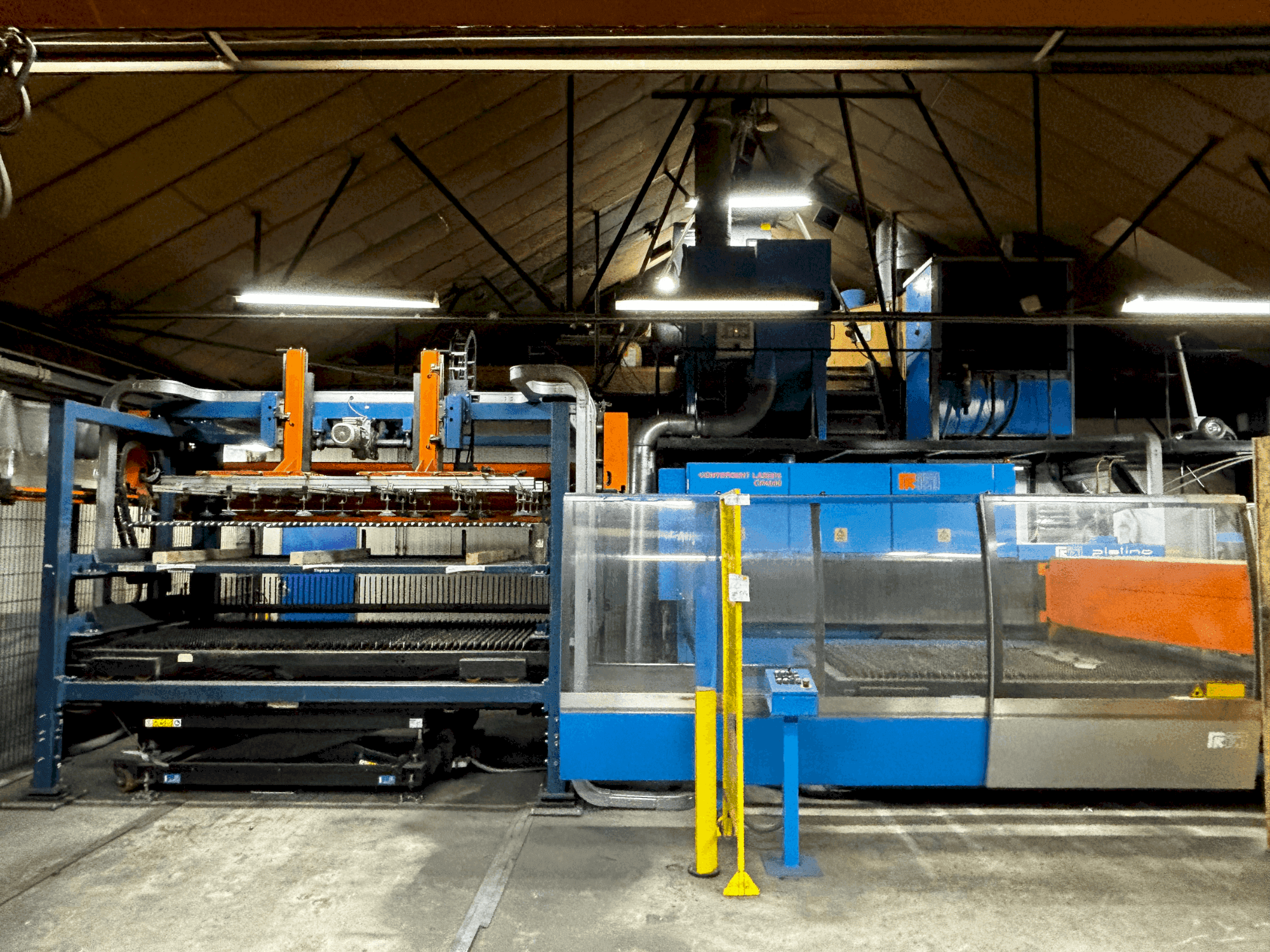 Koneen Prima Industrie Platino 1530 etunäkymä