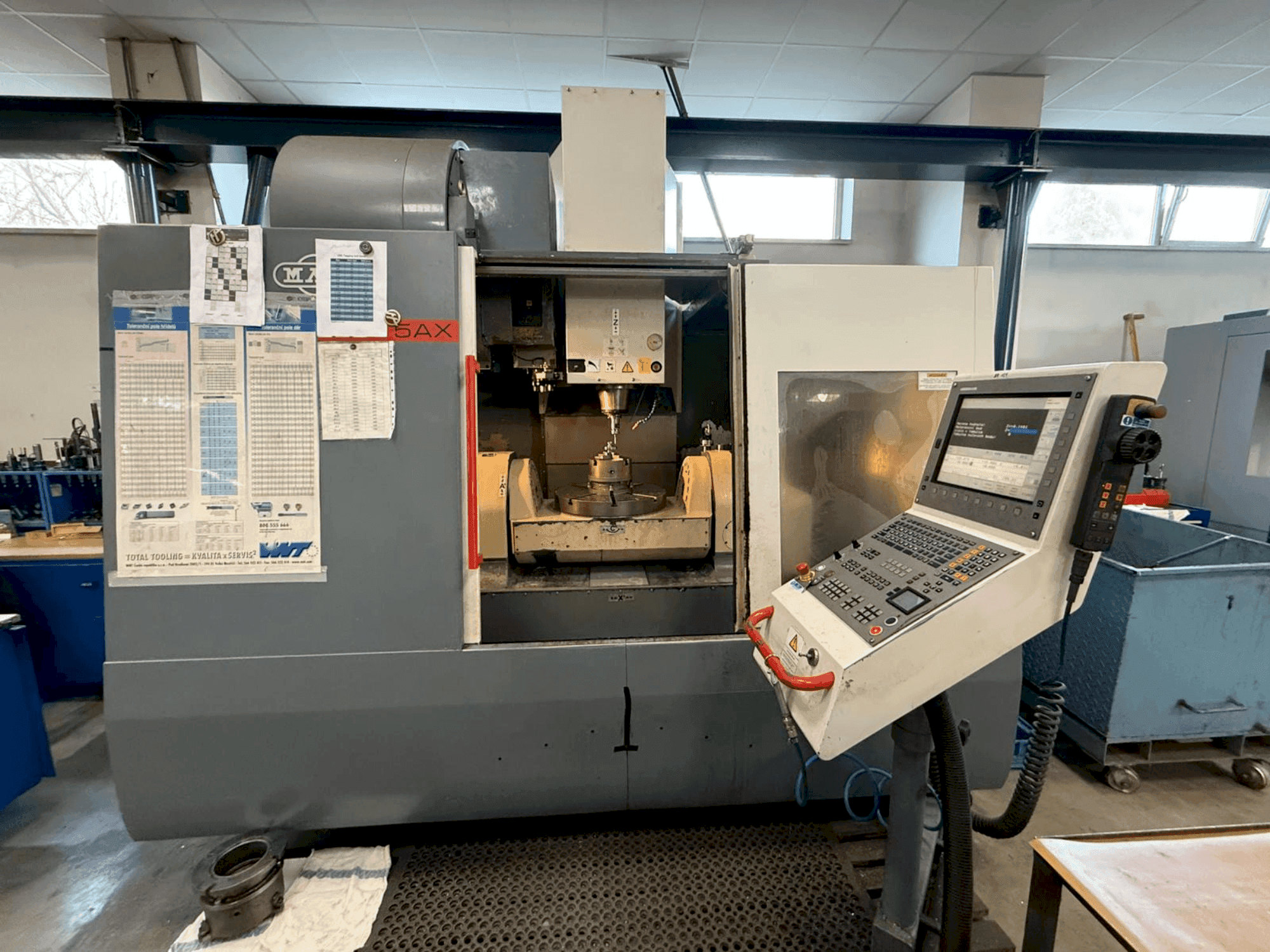 Koneen KOVOSVIT MAS MCV 1000 Speed 5AX etunäkymä