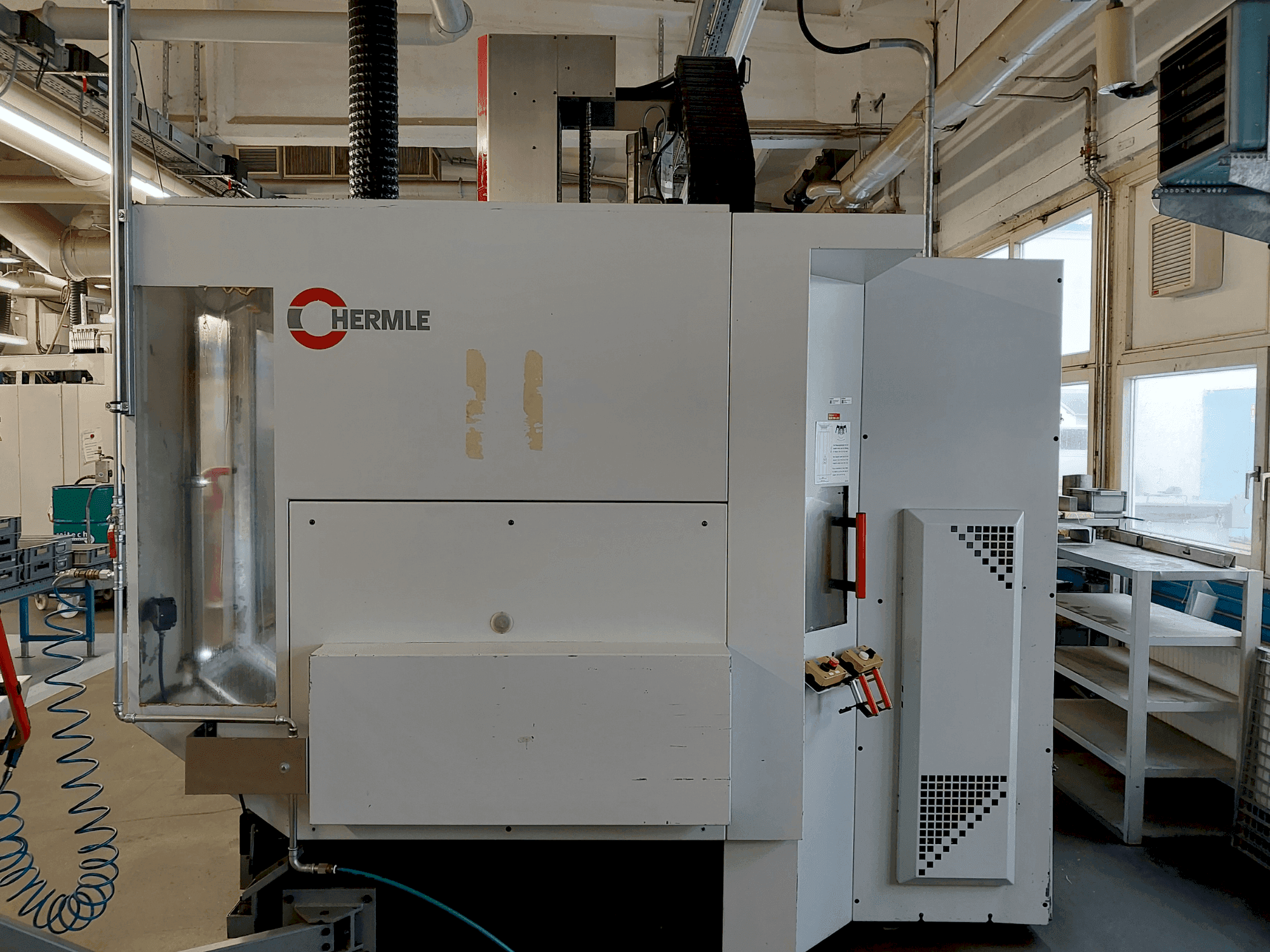 Koneen HERMLE C 800 U etunäkymä