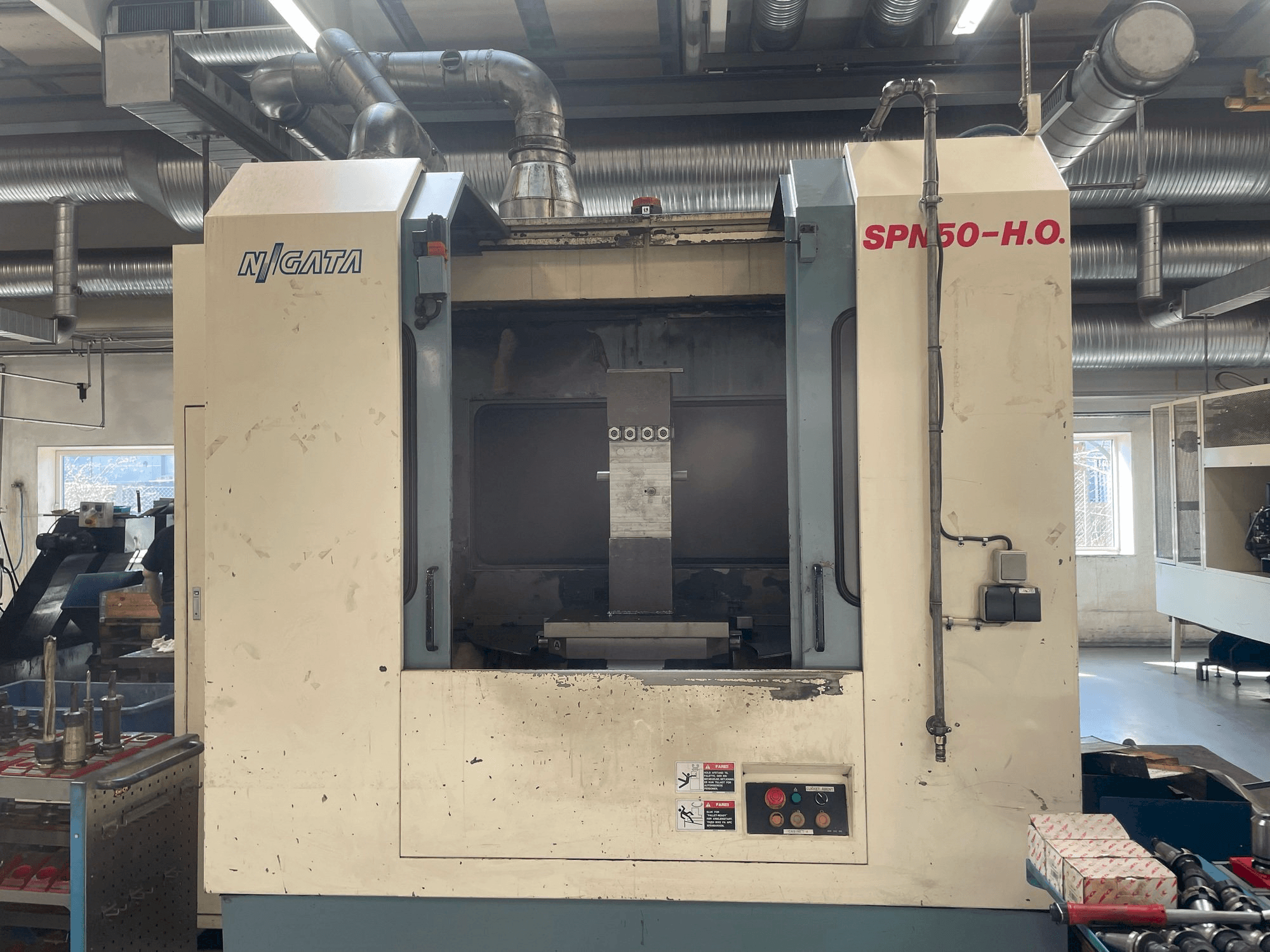 Koneen Niigata SPN 50-HO etunäkymä