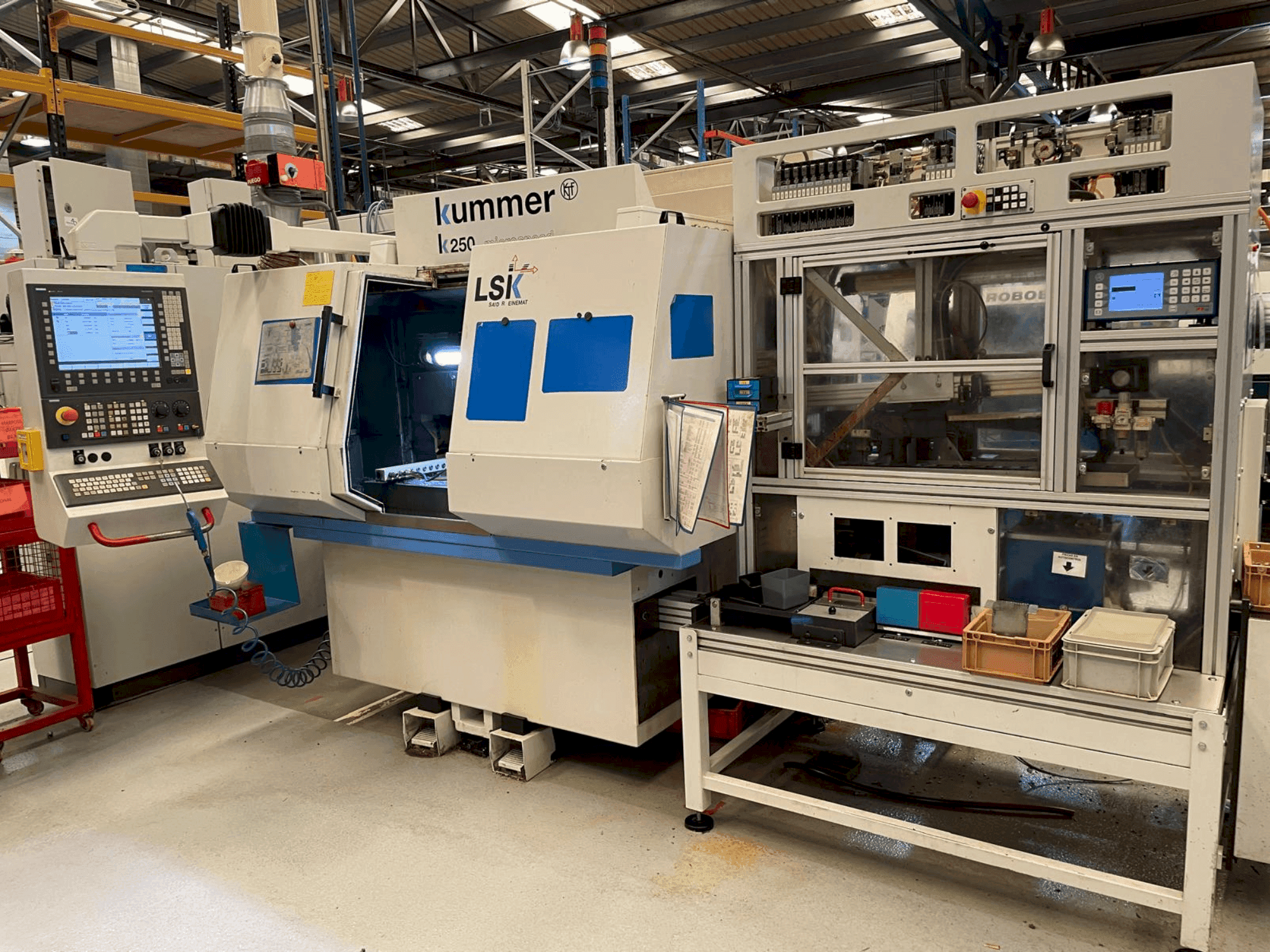 Koneen KUMMER K250 etunäkymä