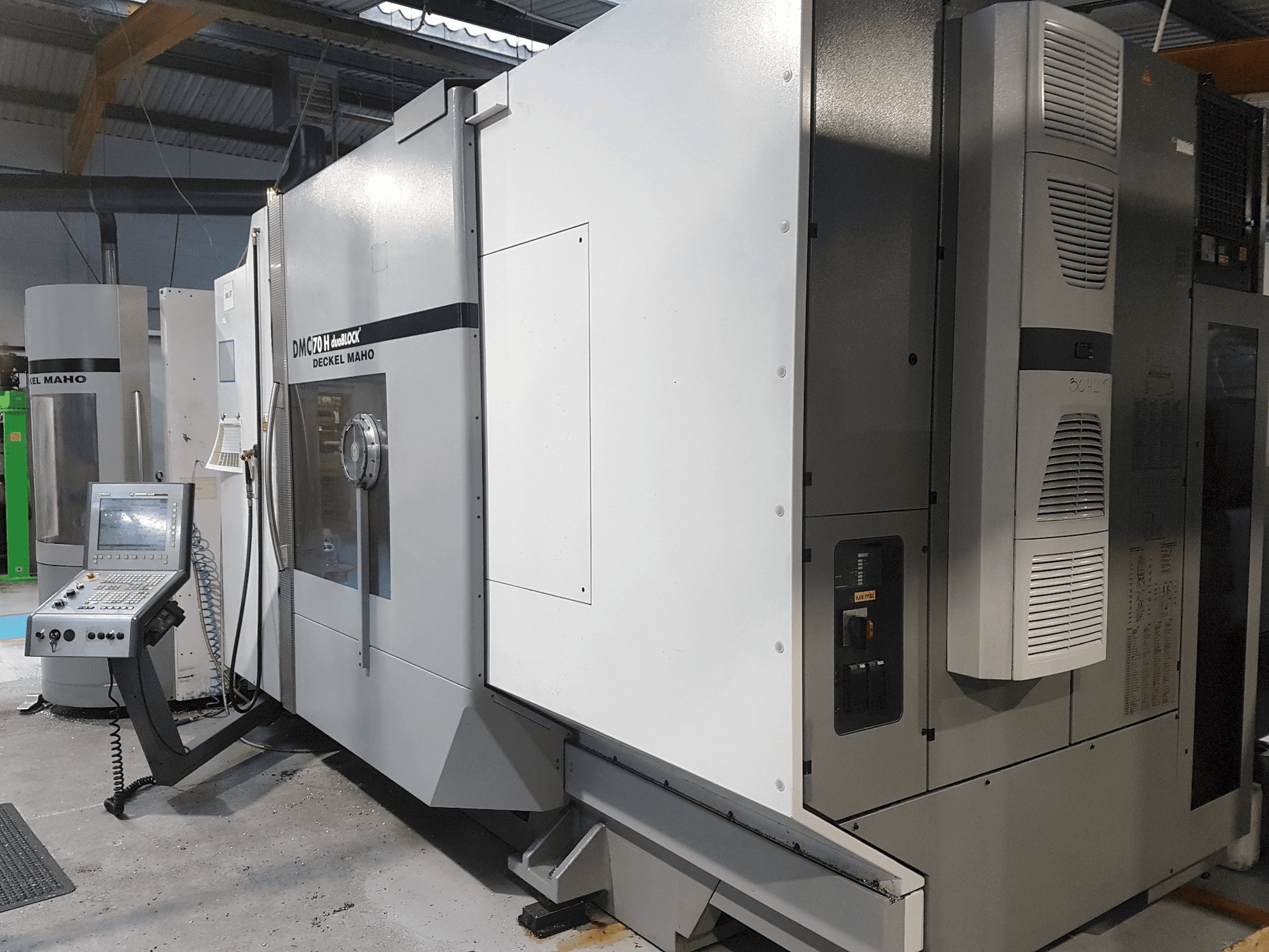 Koneen DECKEL MAHO DMC 70 H duoBlock etunäkymä