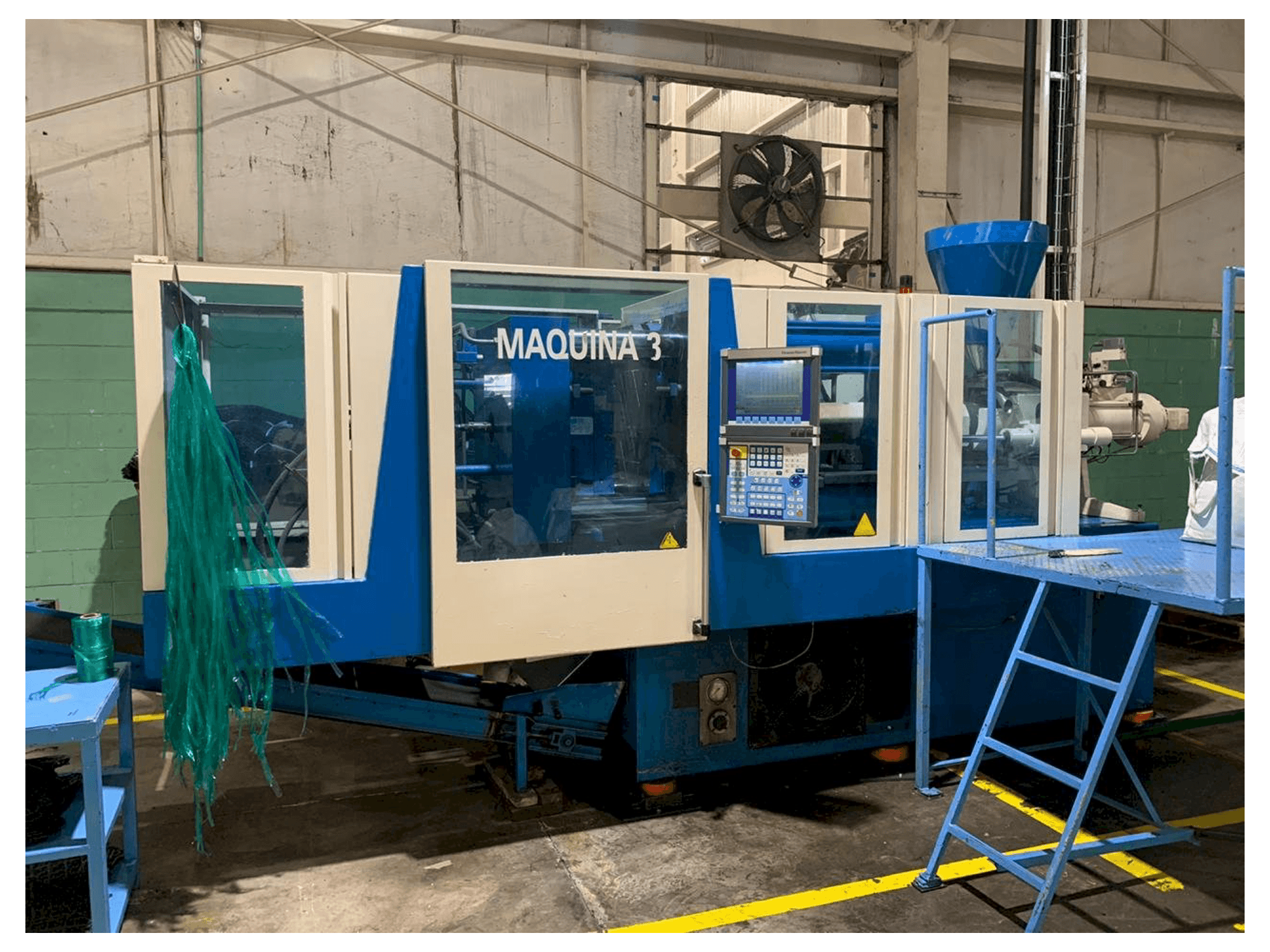 Koneen Krauss Maffei 160/750 CX etunäkymä